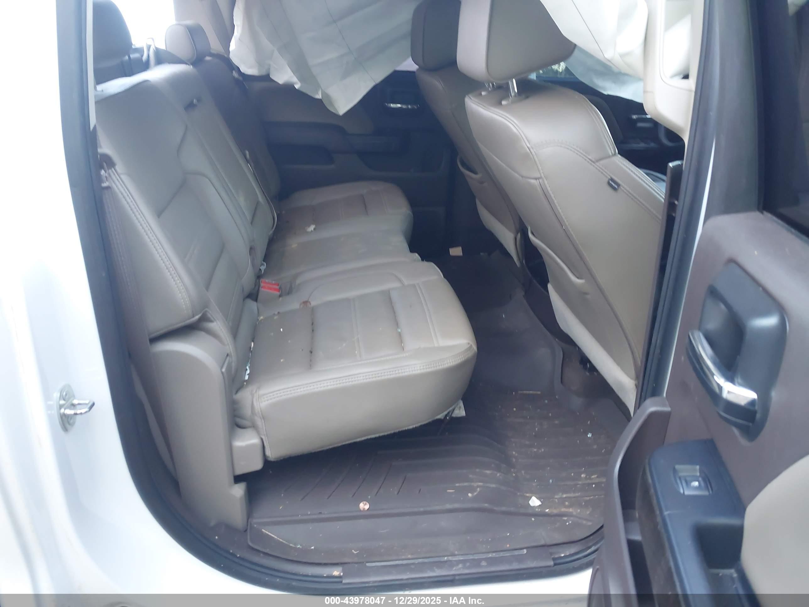 GMC SIERRA image 8