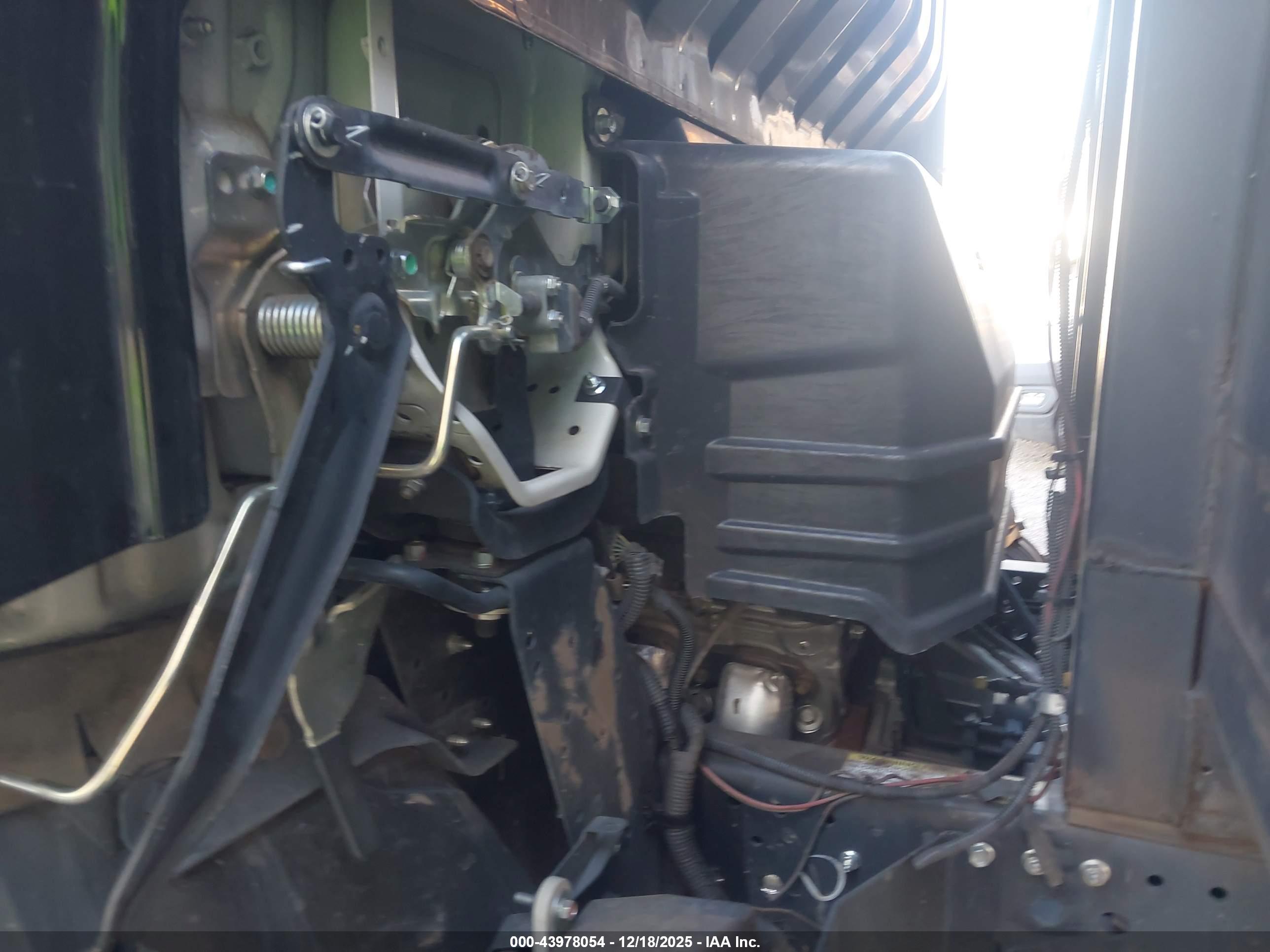 ISUZU NPR image 10