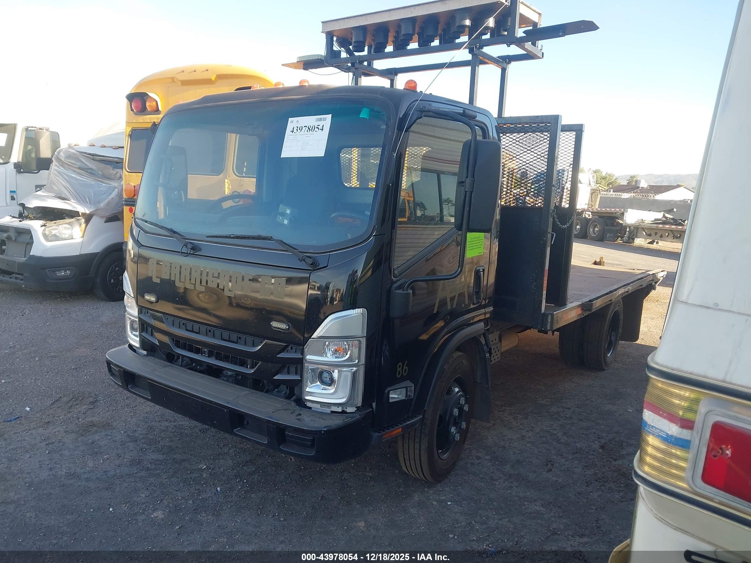 ISUZU NPR image 2