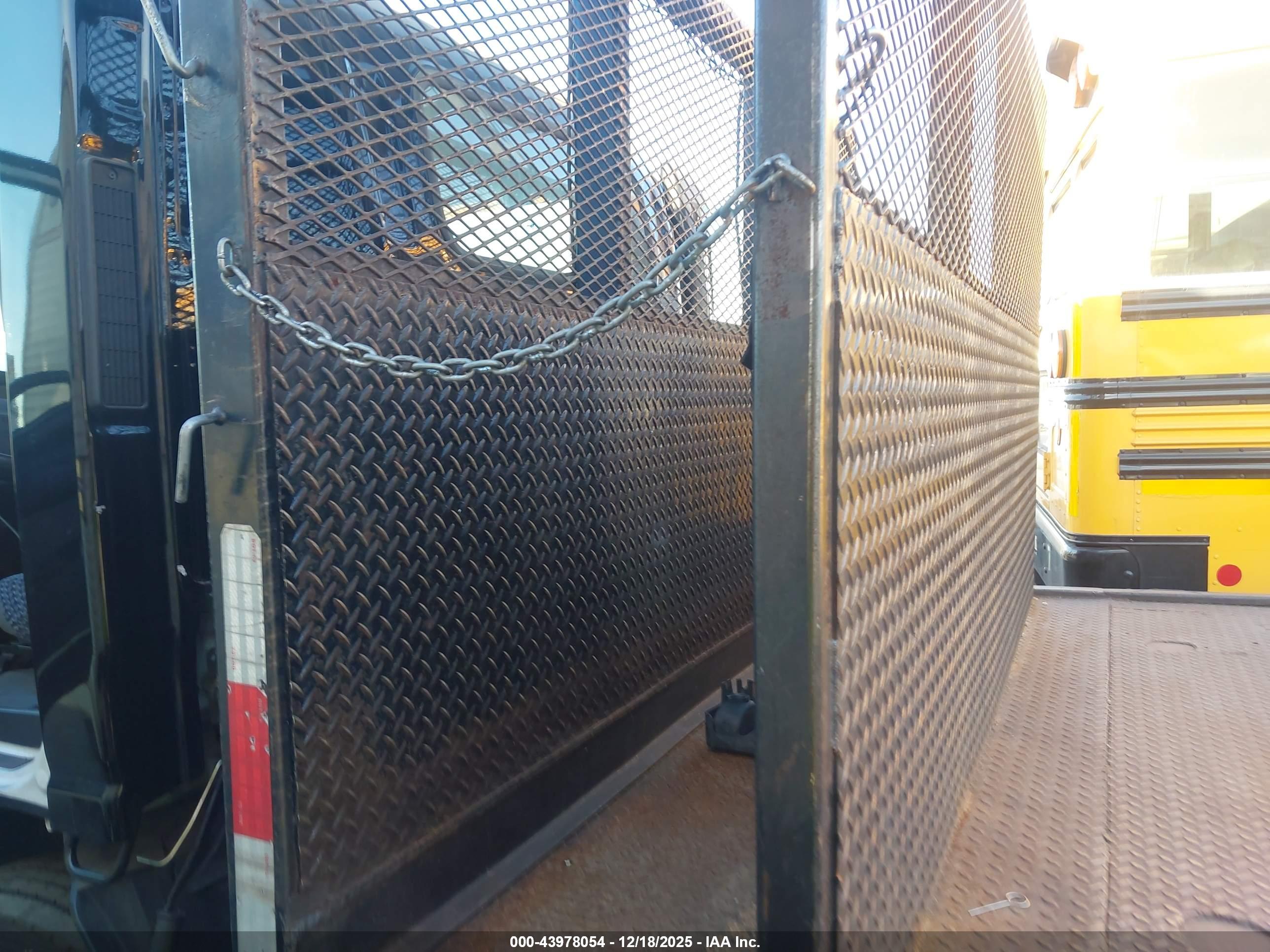ISUZU NPR image 7
