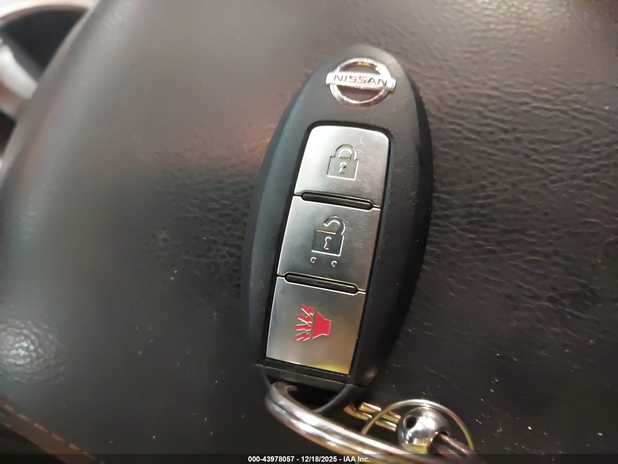 NISSAN ROGUE image 11