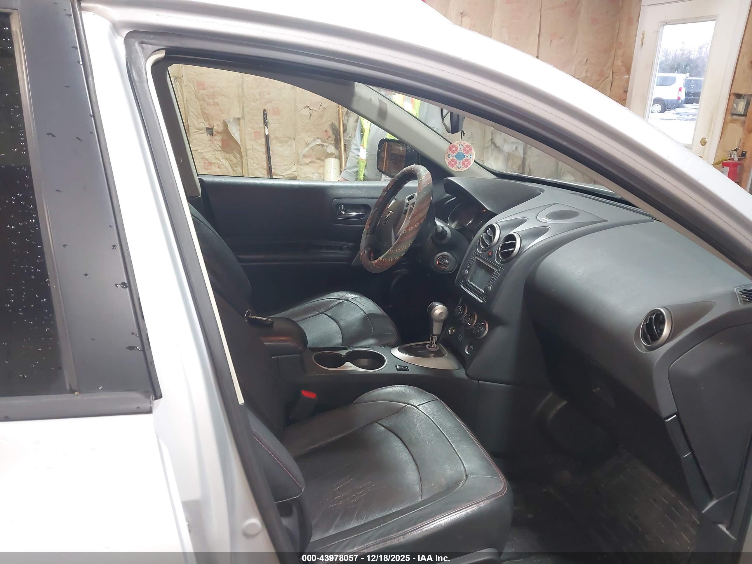 NISSAN ROGUE image 5