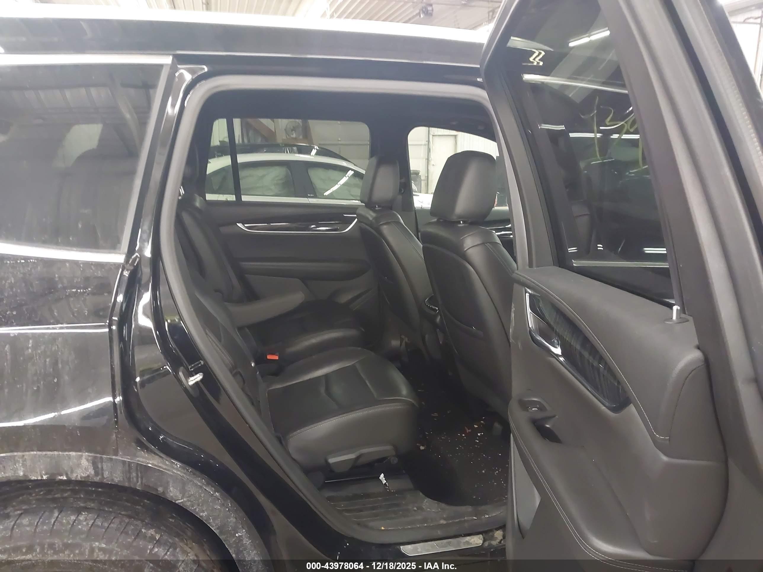 CADILLAC XT6 image 8