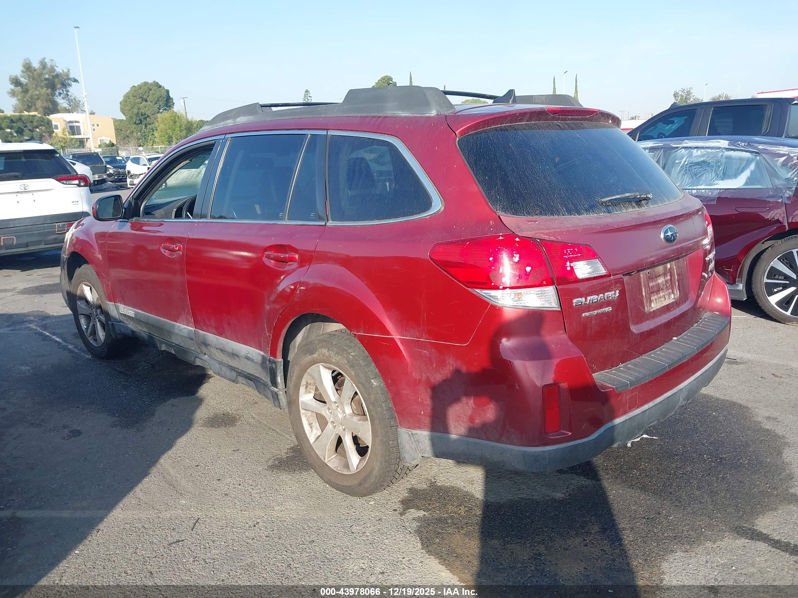 SUBARU OUTBACK image 3