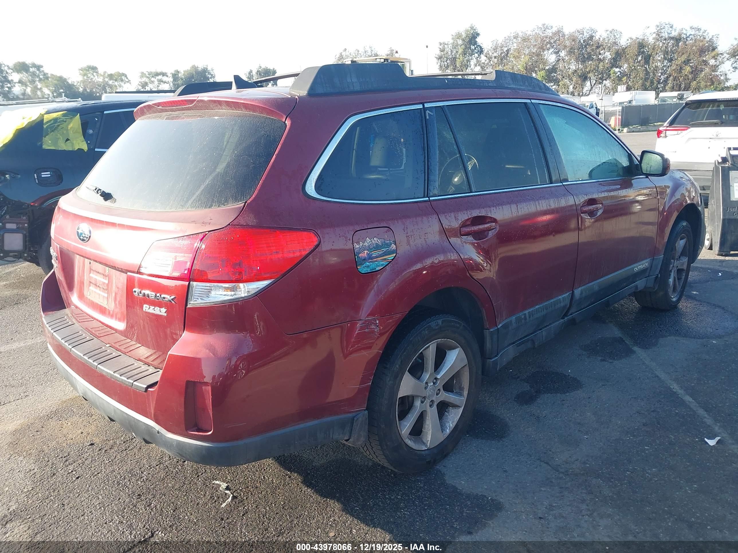 SUBARU OUTBACK image 4