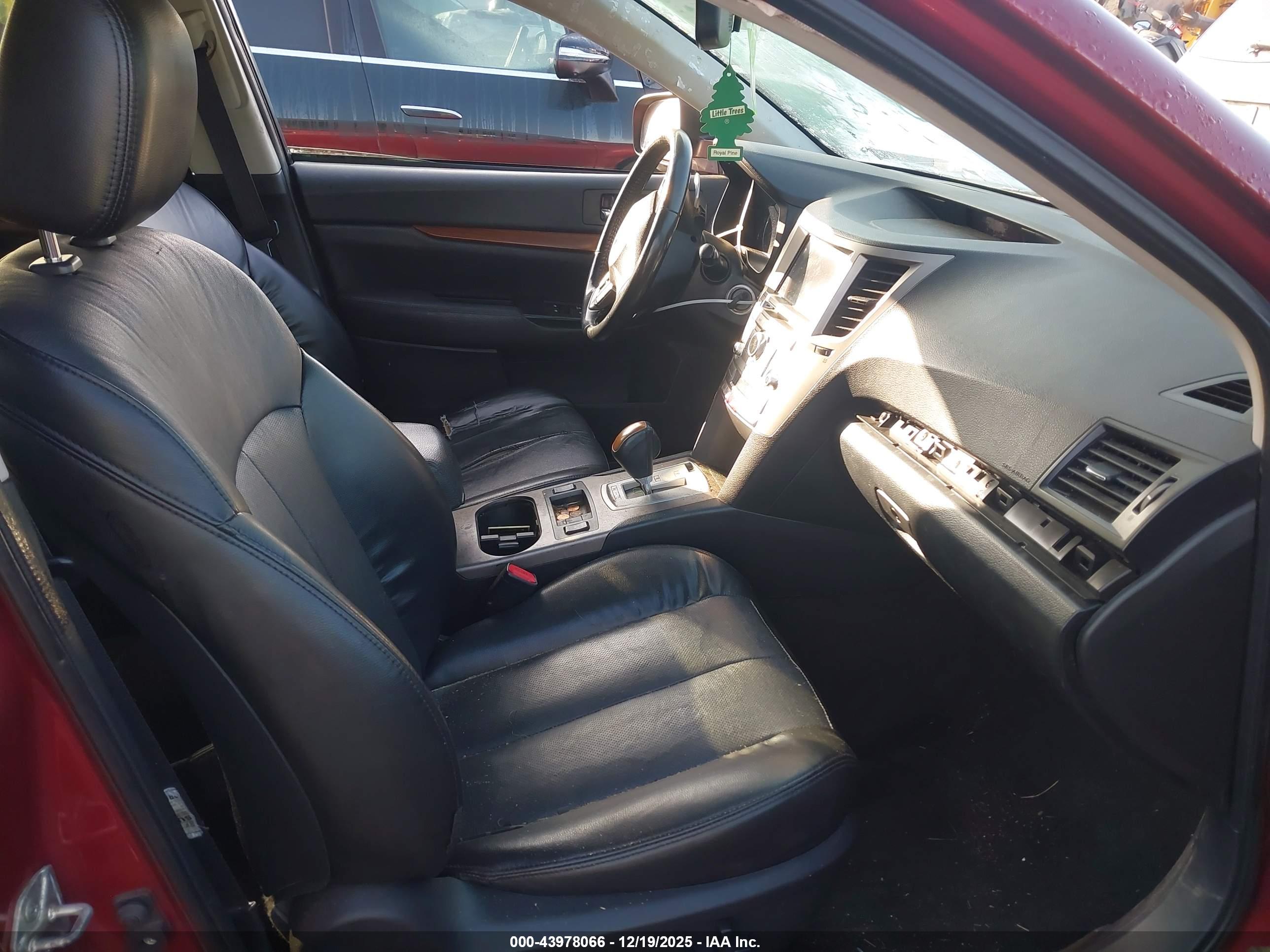 SUBARU OUTBACK image 5