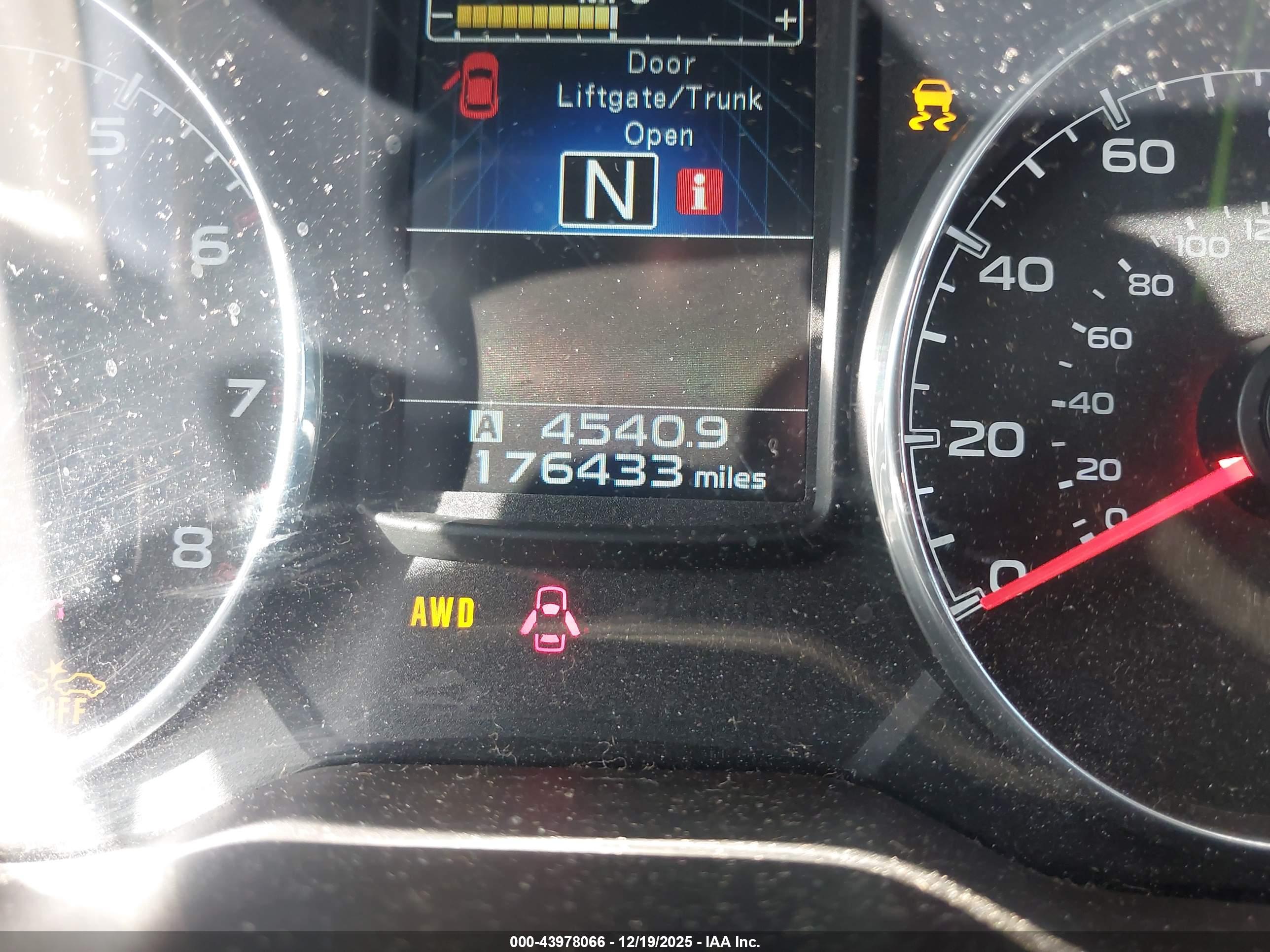 SUBARU OUTBACK image 7