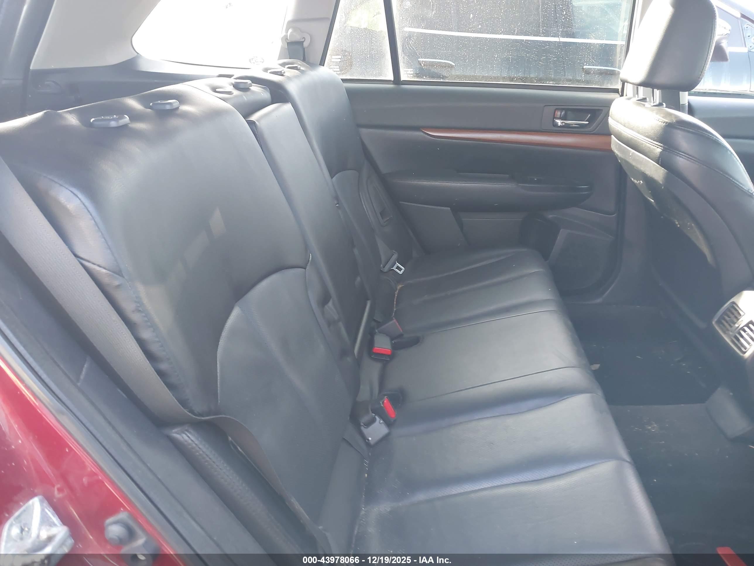 SUBARU OUTBACK image 8