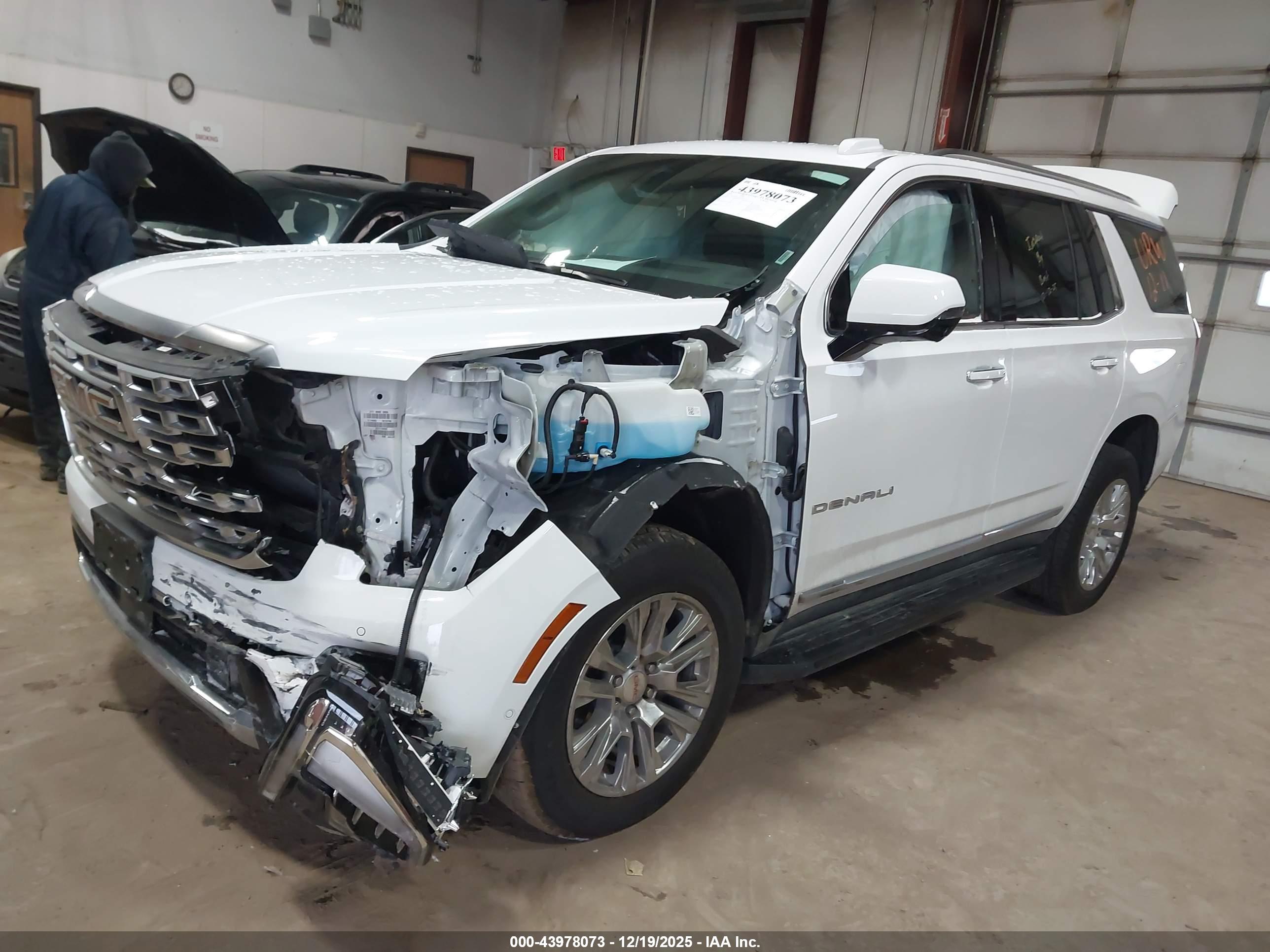 GMC YUKON image 2
