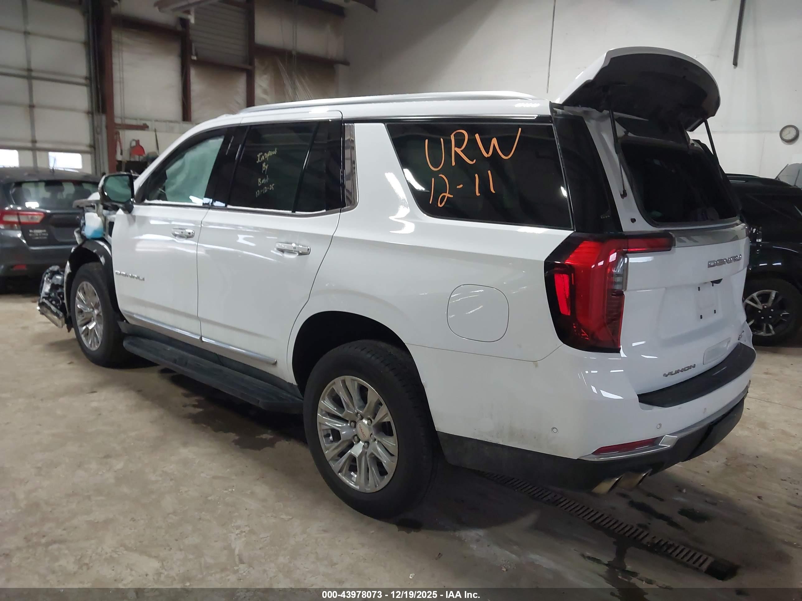 GMC YUKON image 3