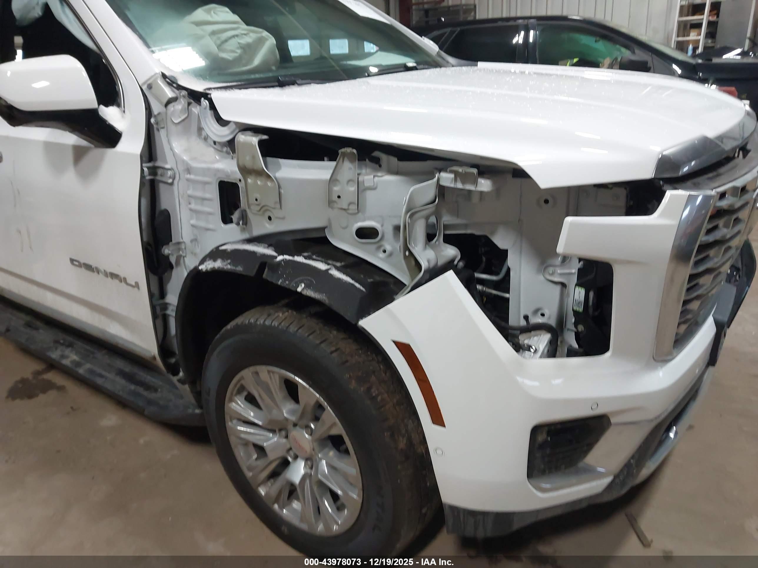 GMC YUKON image 6