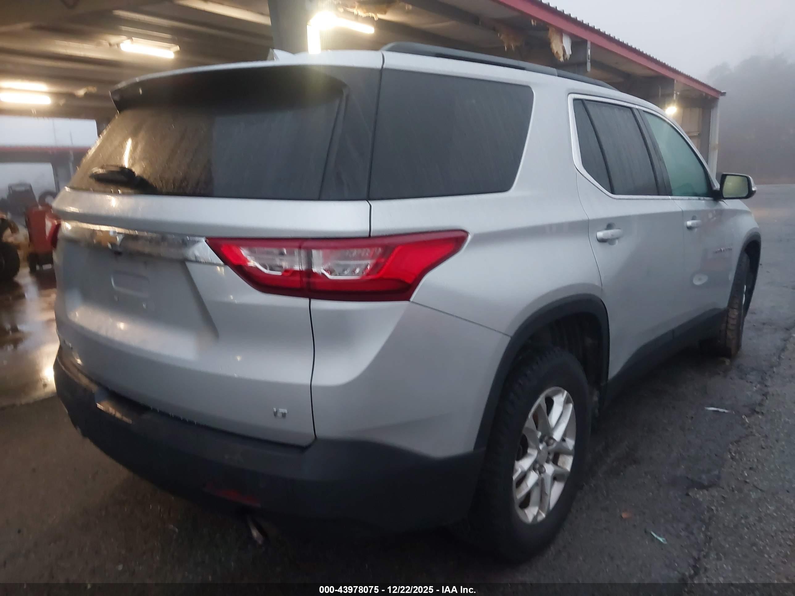 CHEVROLET TRAVERSE image 4