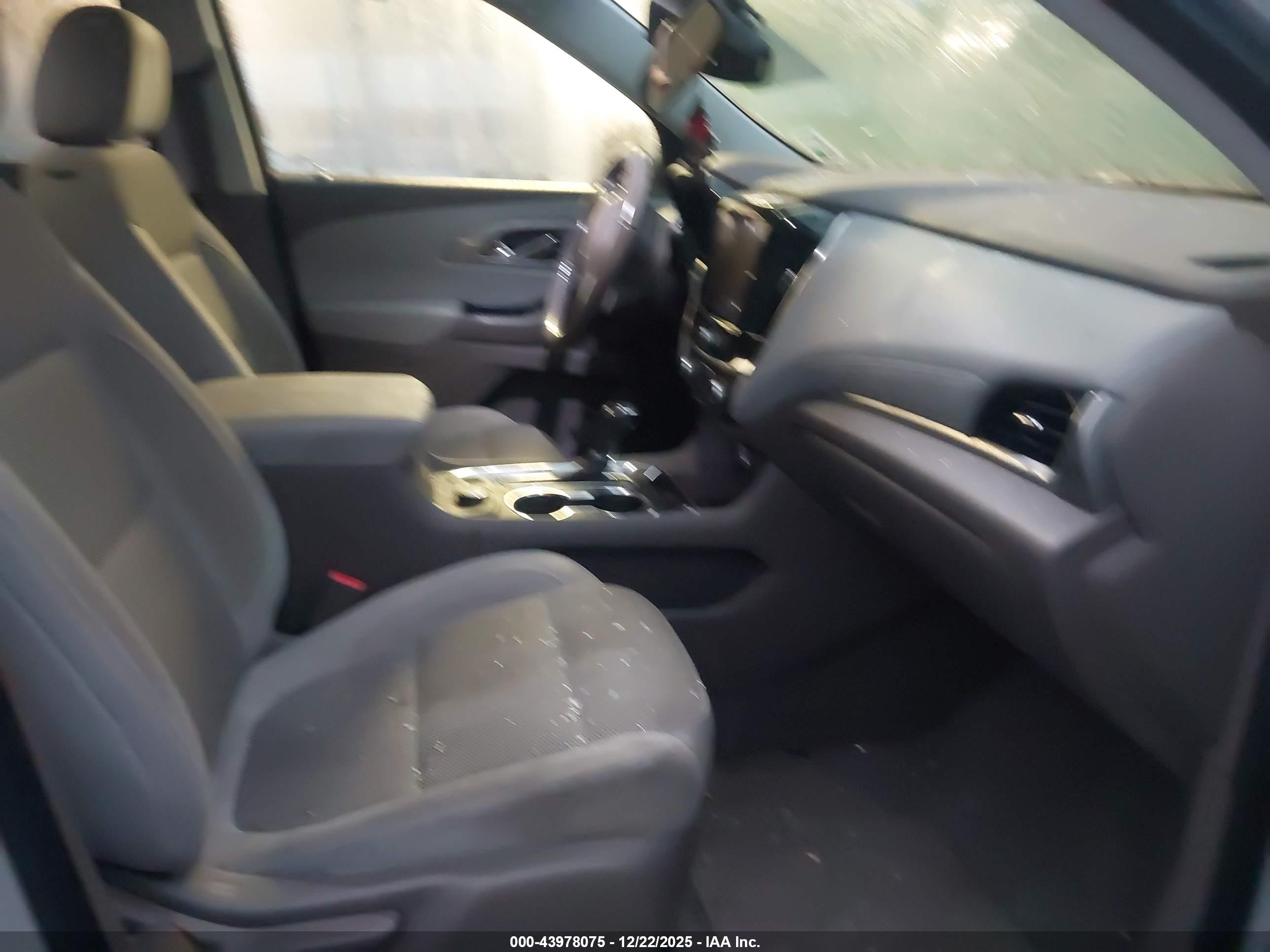 CHEVROLET TRAVERSE image 5