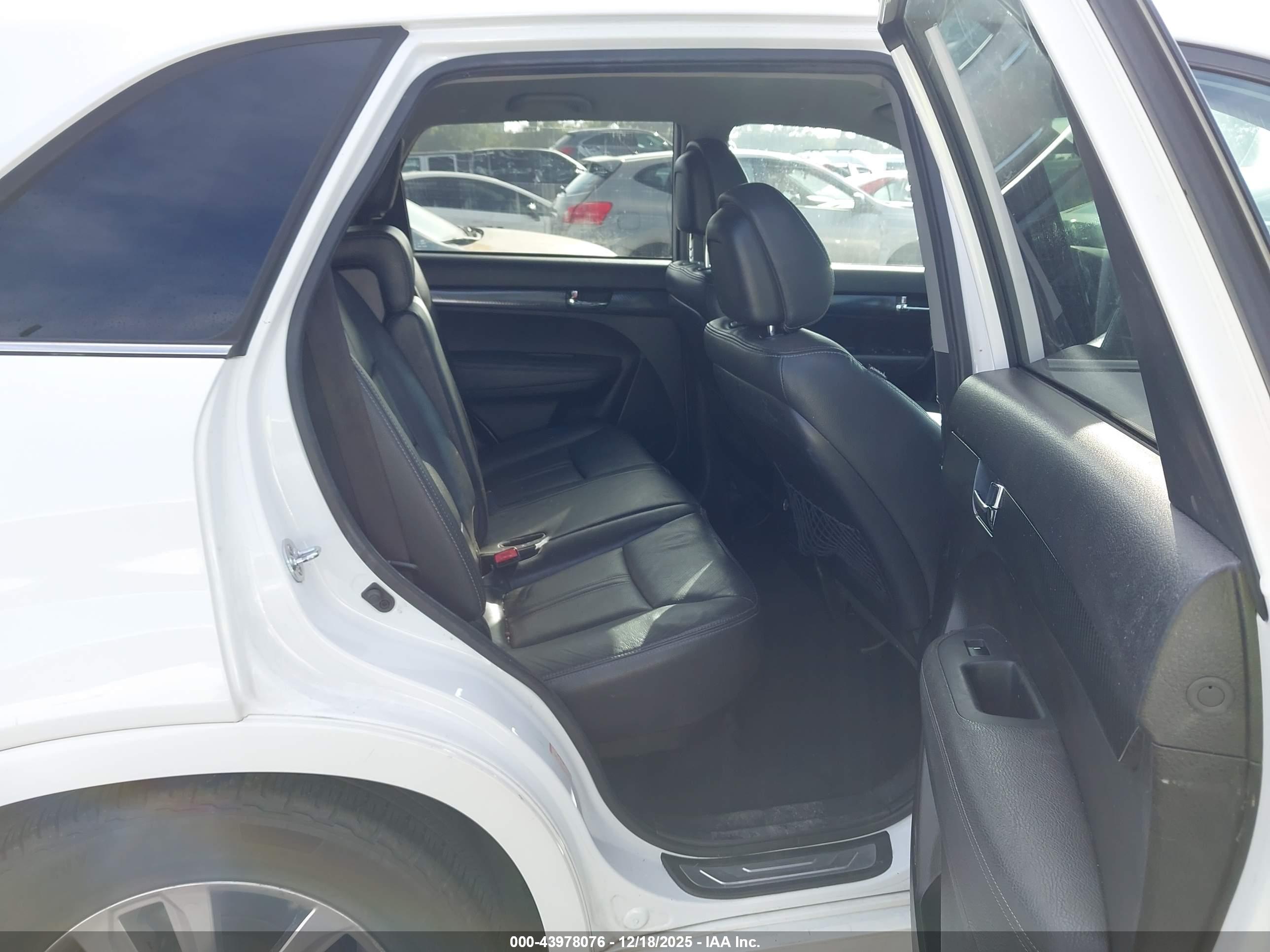 KIA SORENTO image 8