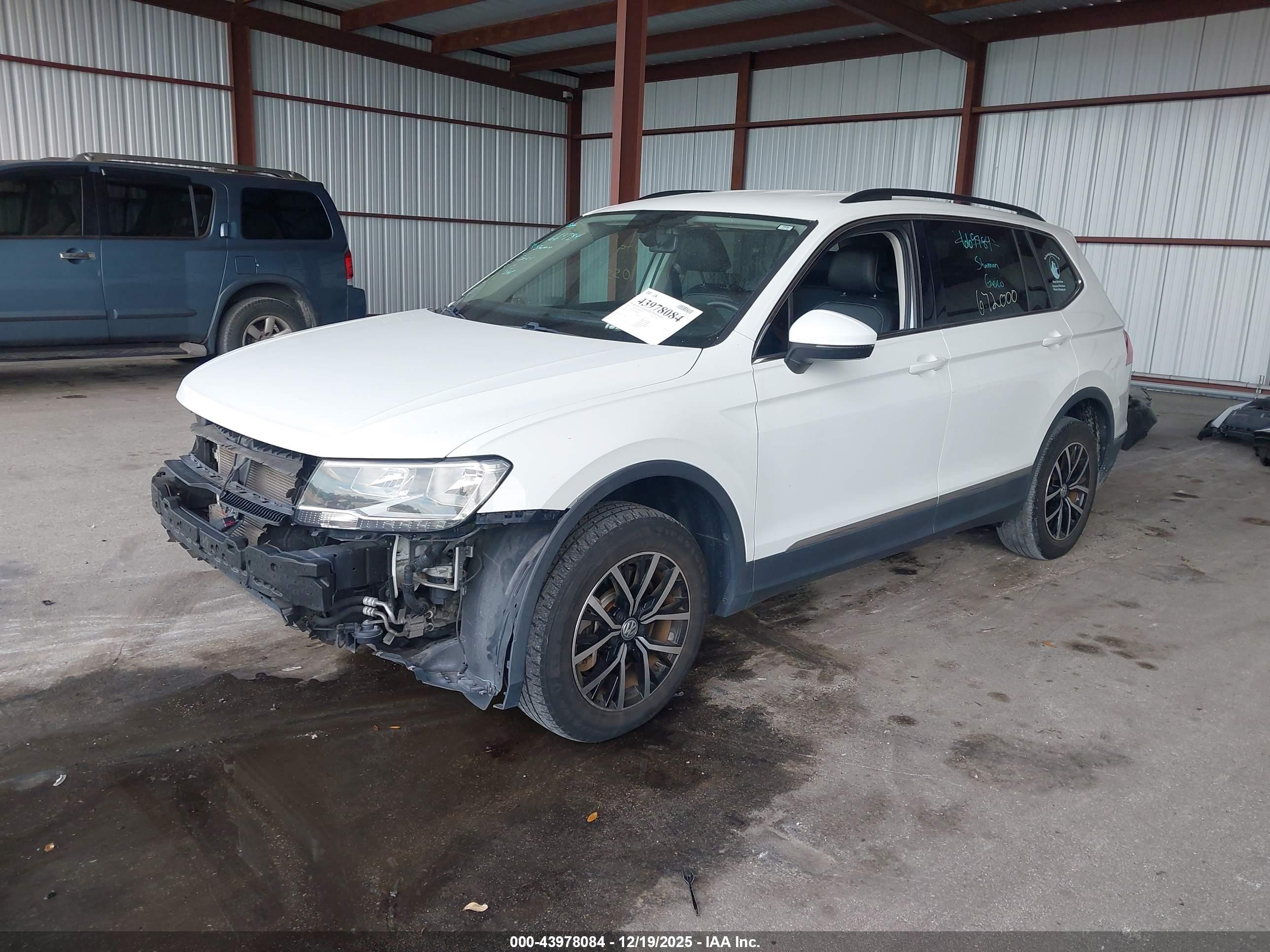 VOLKSWAGEN TIGUAN image 2