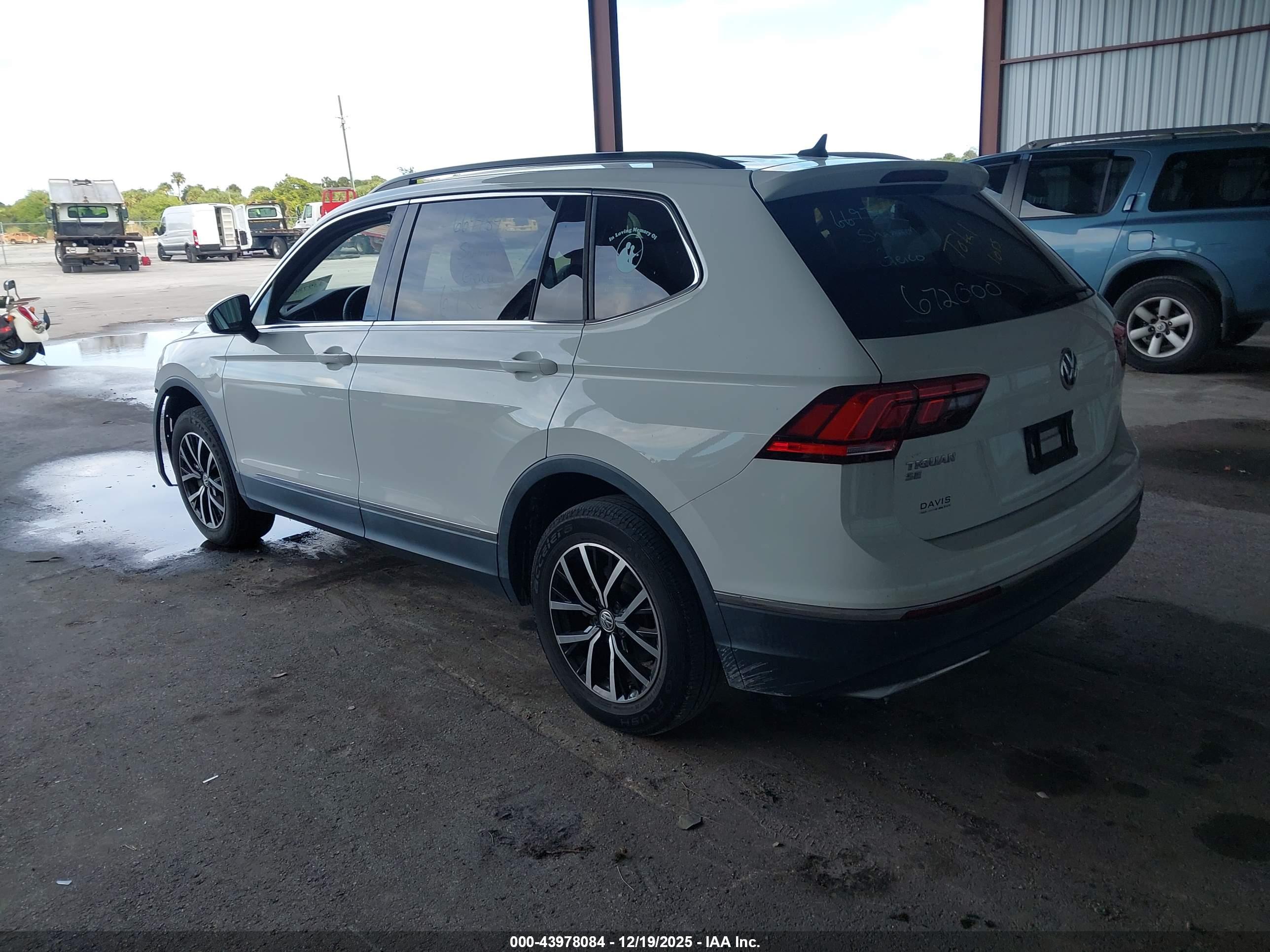 VOLKSWAGEN TIGUAN image 3