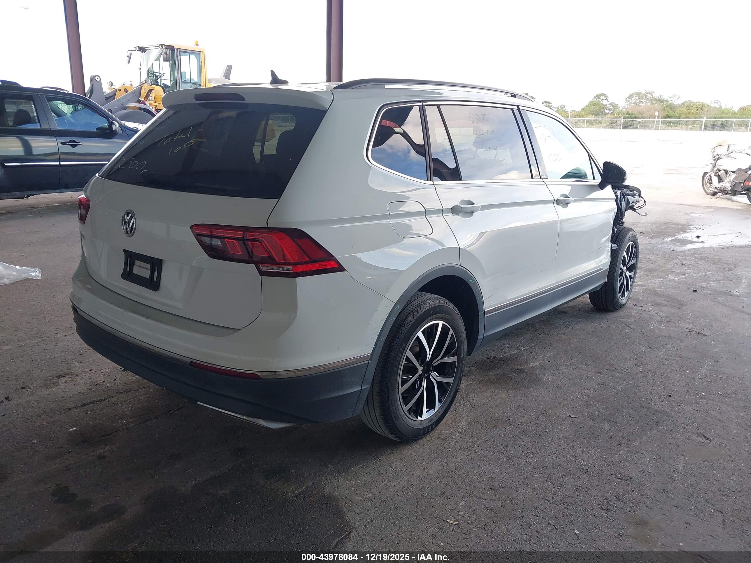 VOLKSWAGEN TIGUAN image 4