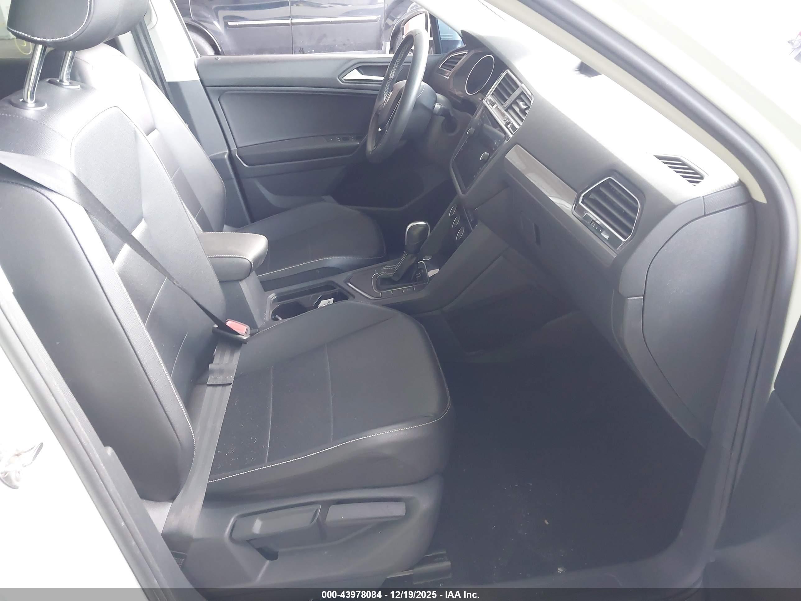 VOLKSWAGEN TIGUAN image 5