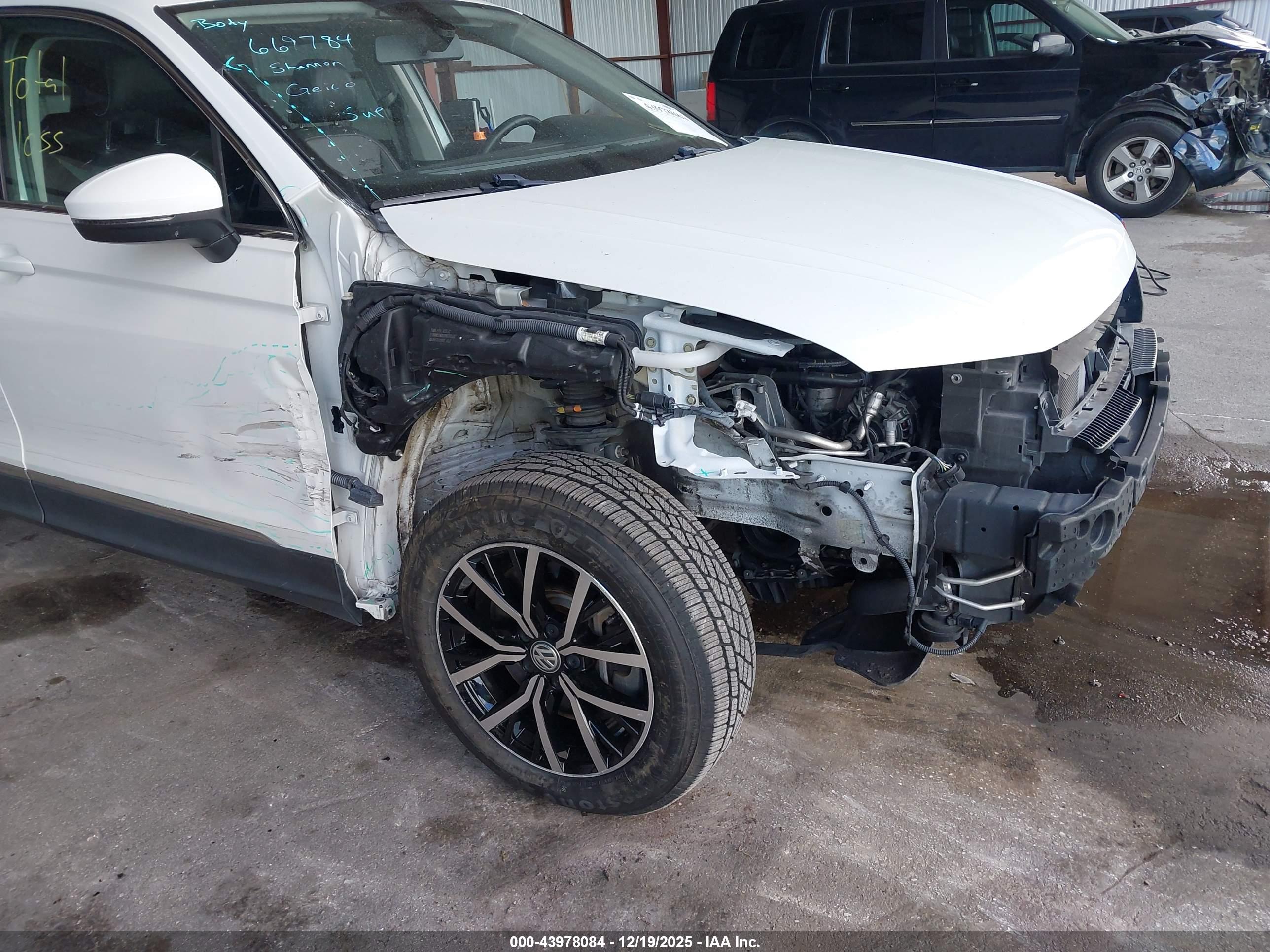 VOLKSWAGEN TIGUAN image 6