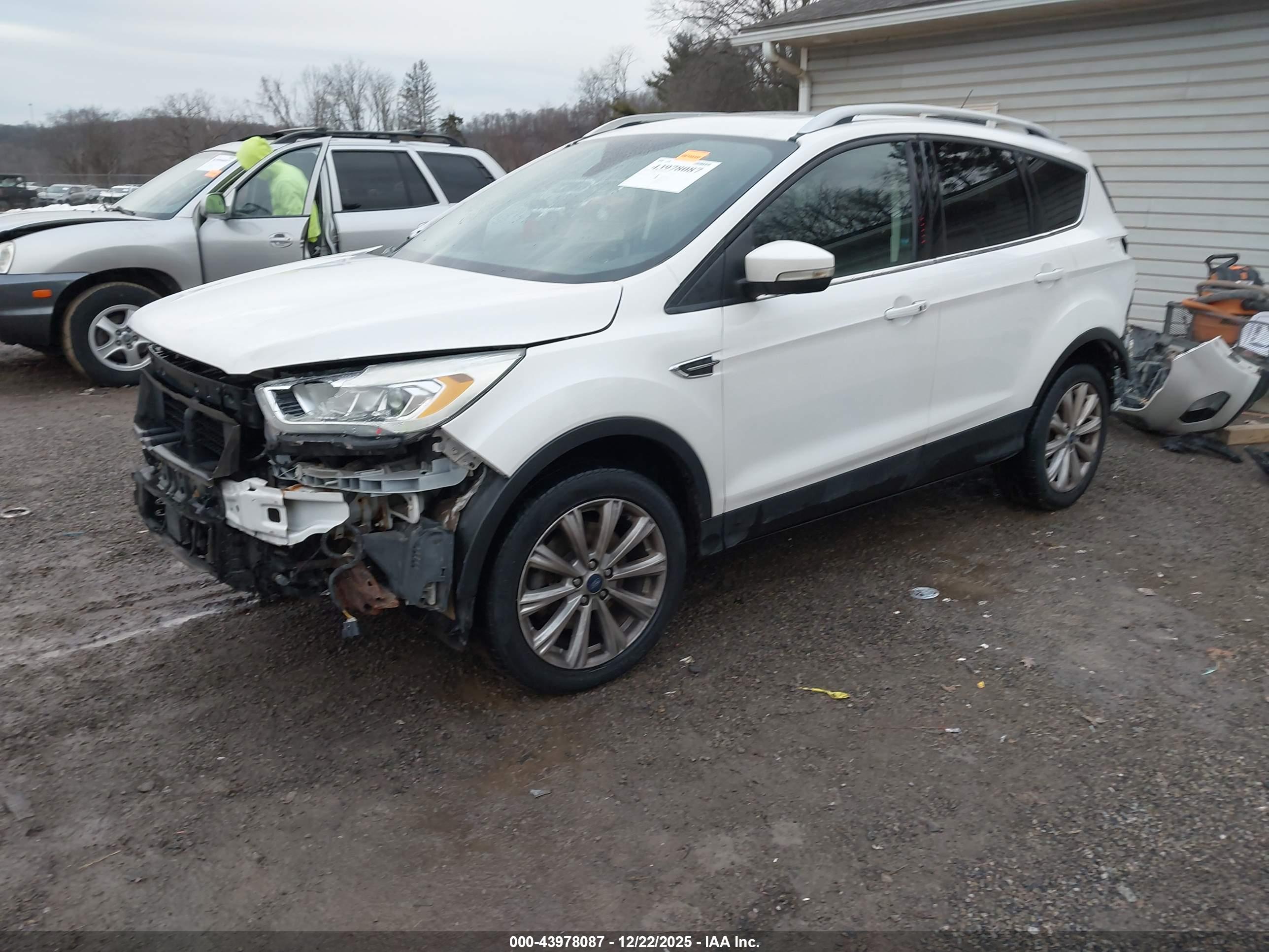 FORD ESCAPE image 2