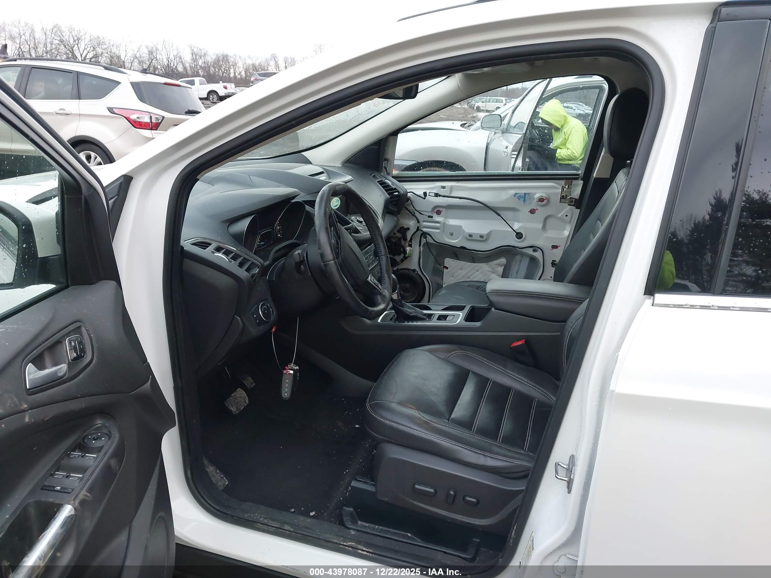 FORD ESCAPE image 5