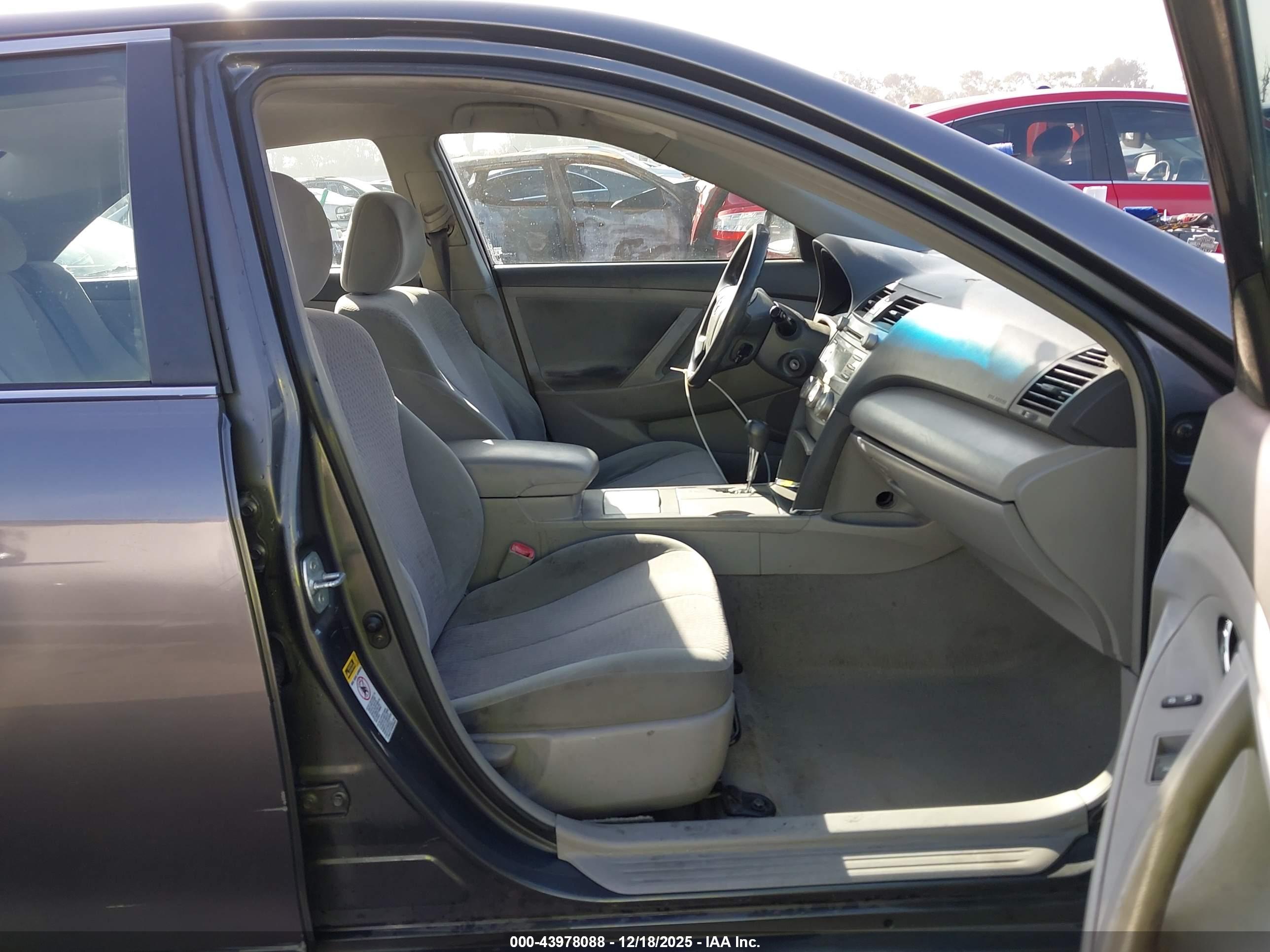 TOYOTA CAMRY image 5