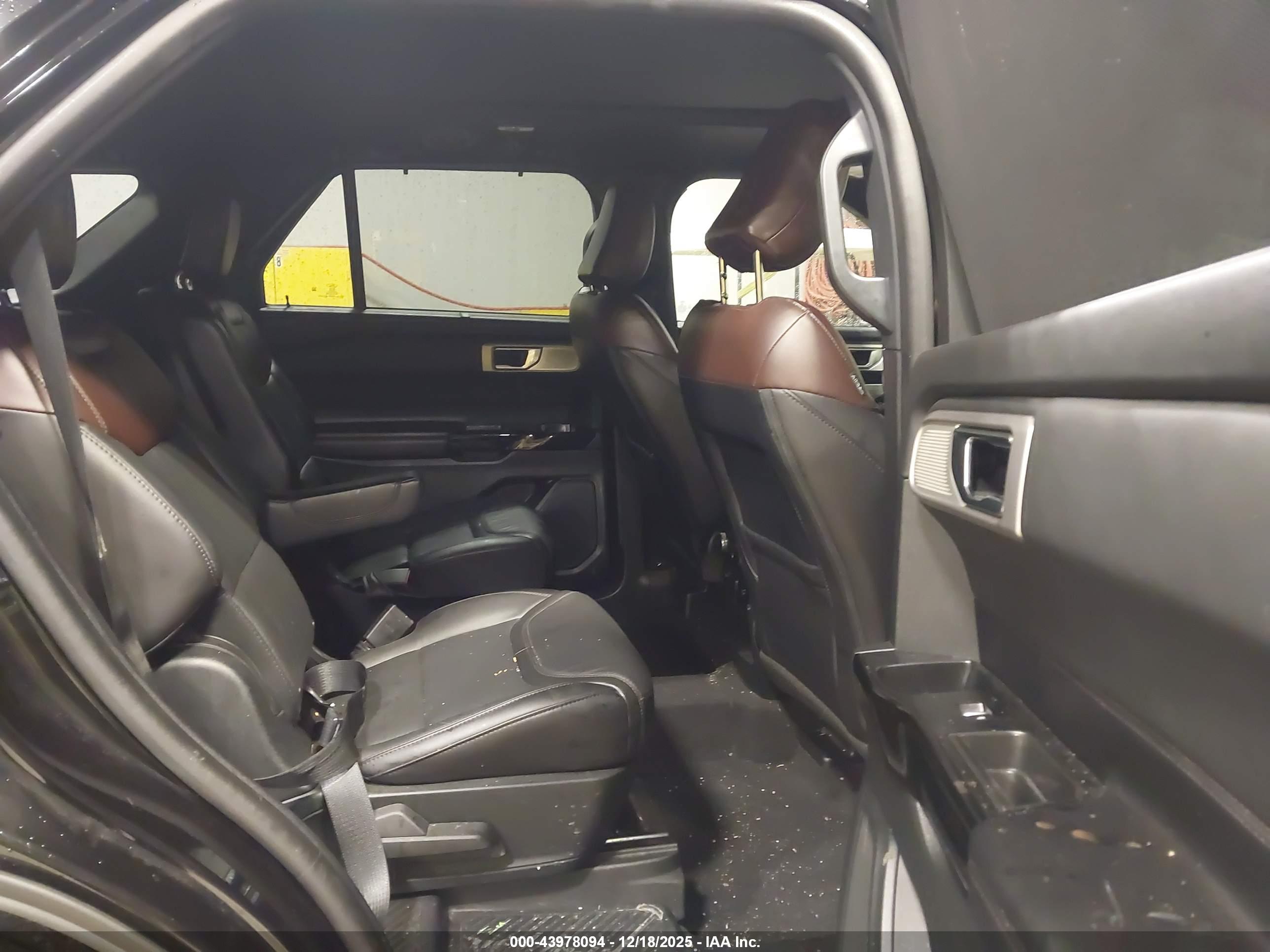 FORD EXPLORER image 8