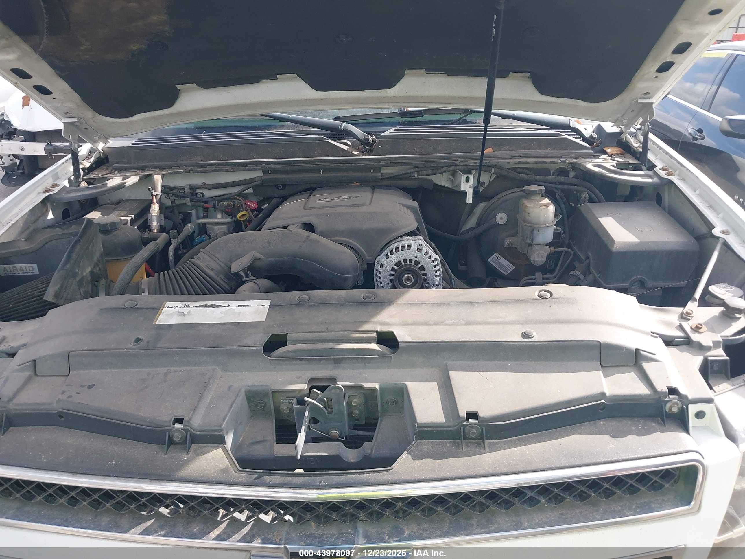 CHEVROLET TAHOE image 10