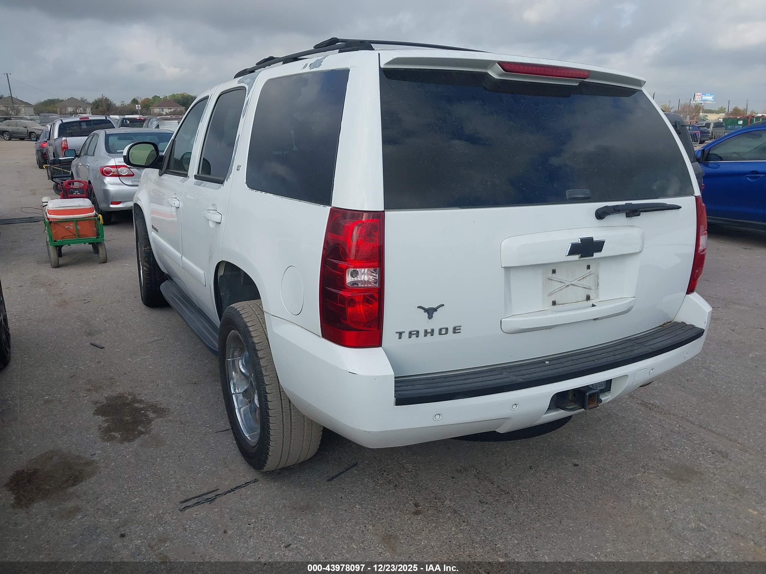 CHEVROLET TAHOE image 3