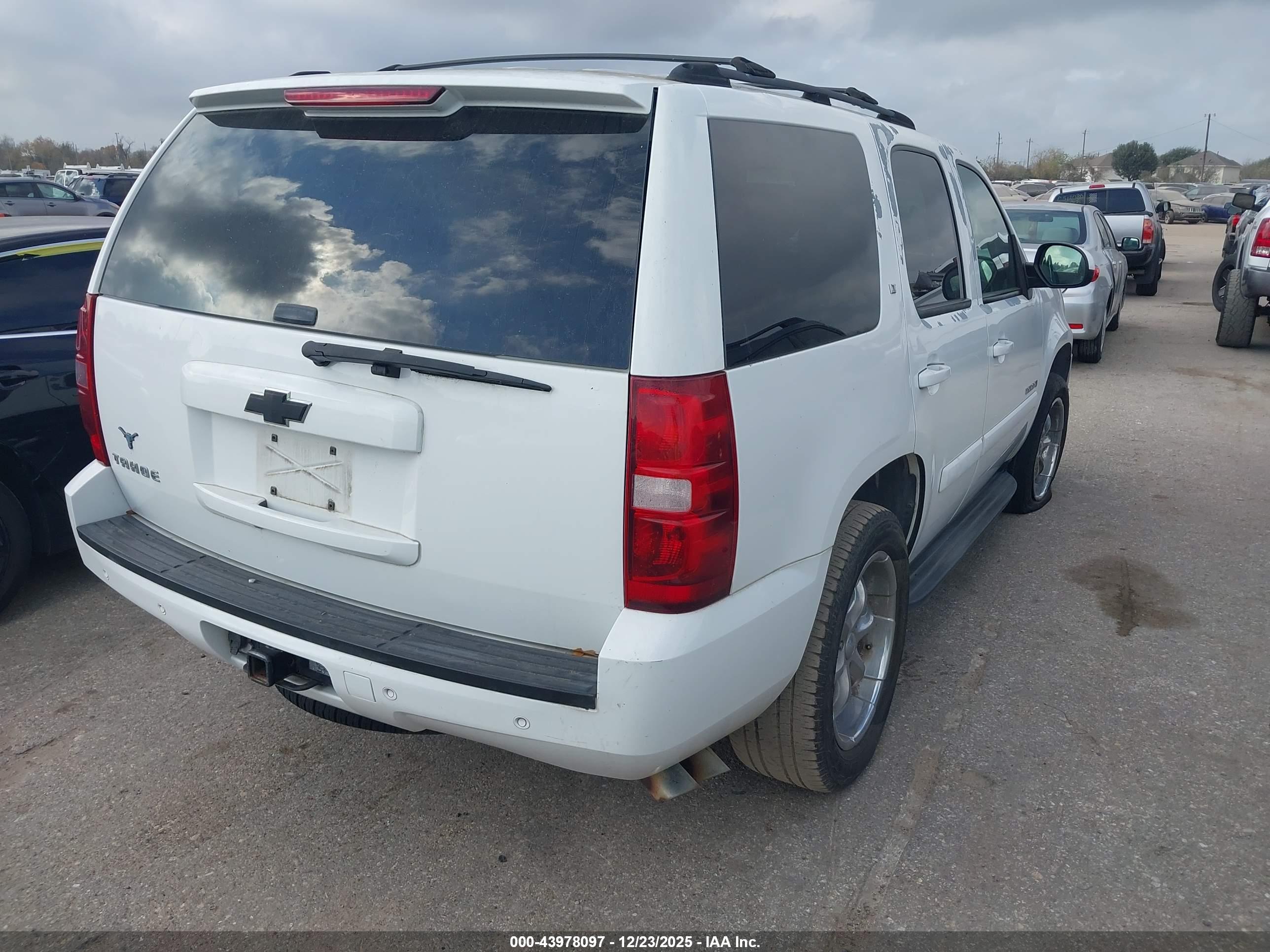 CHEVROLET TAHOE image 4