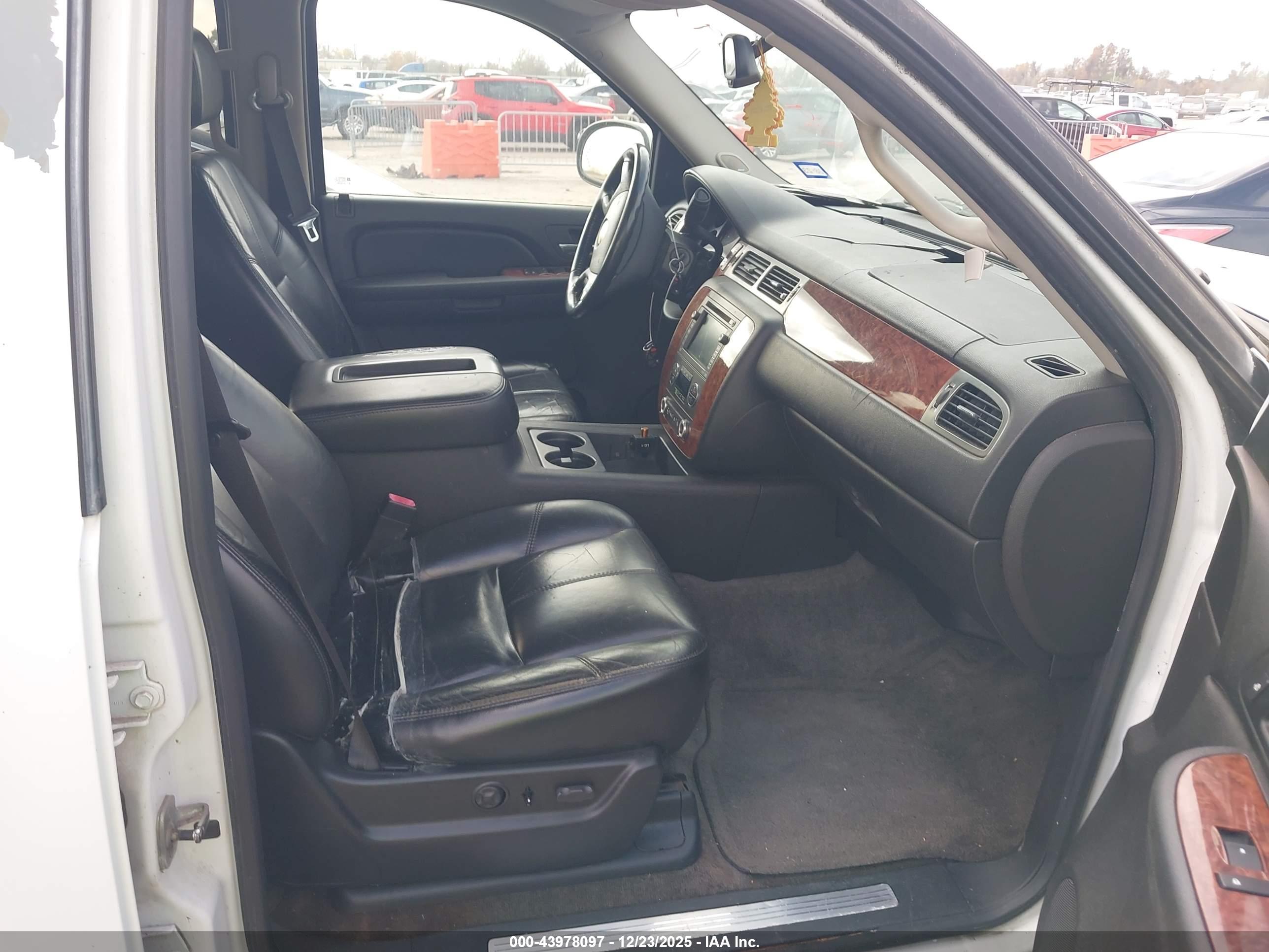 CHEVROLET TAHOE image 5