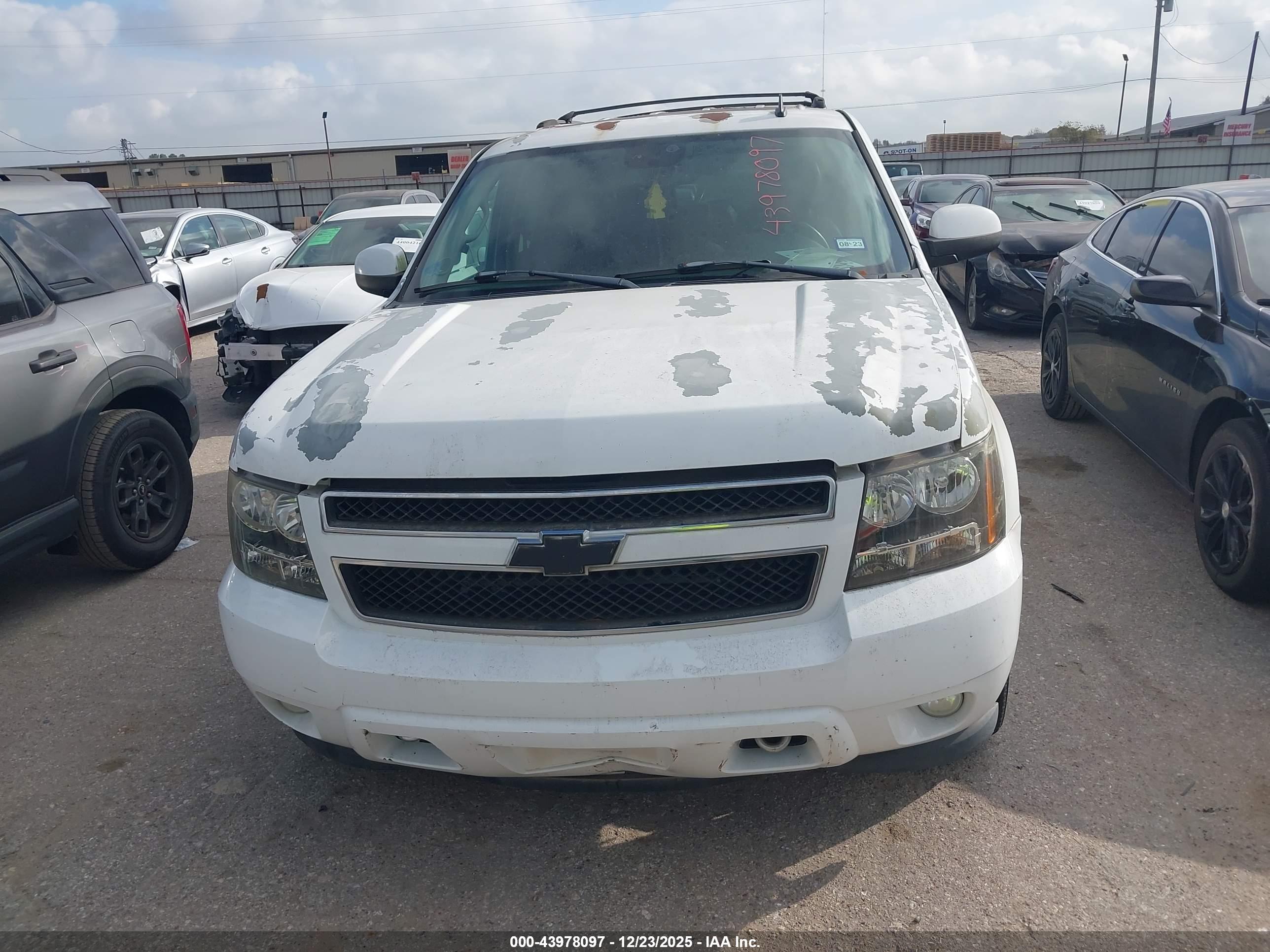CHEVROLET TAHOE image 6