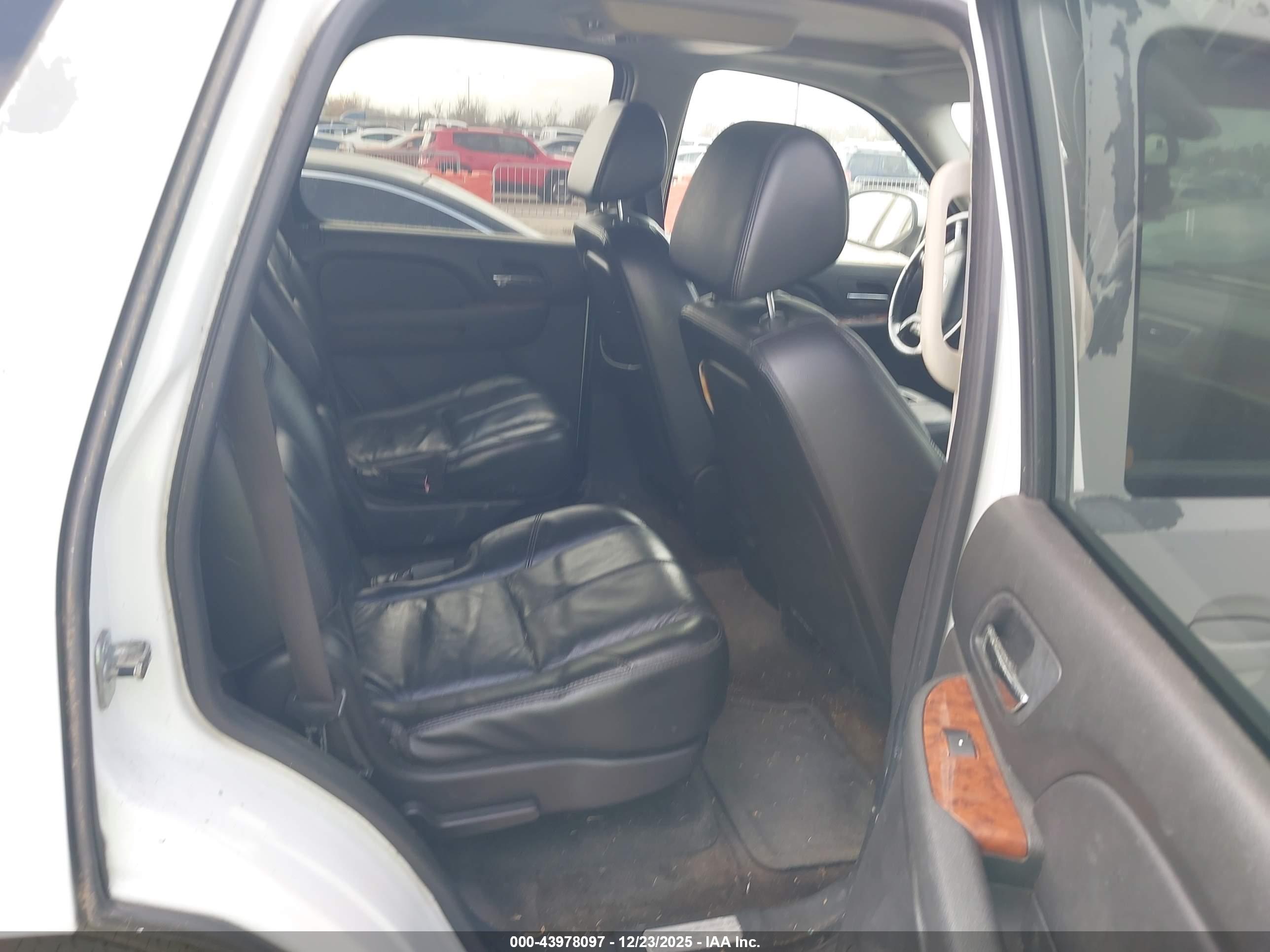 CHEVROLET TAHOE image 8