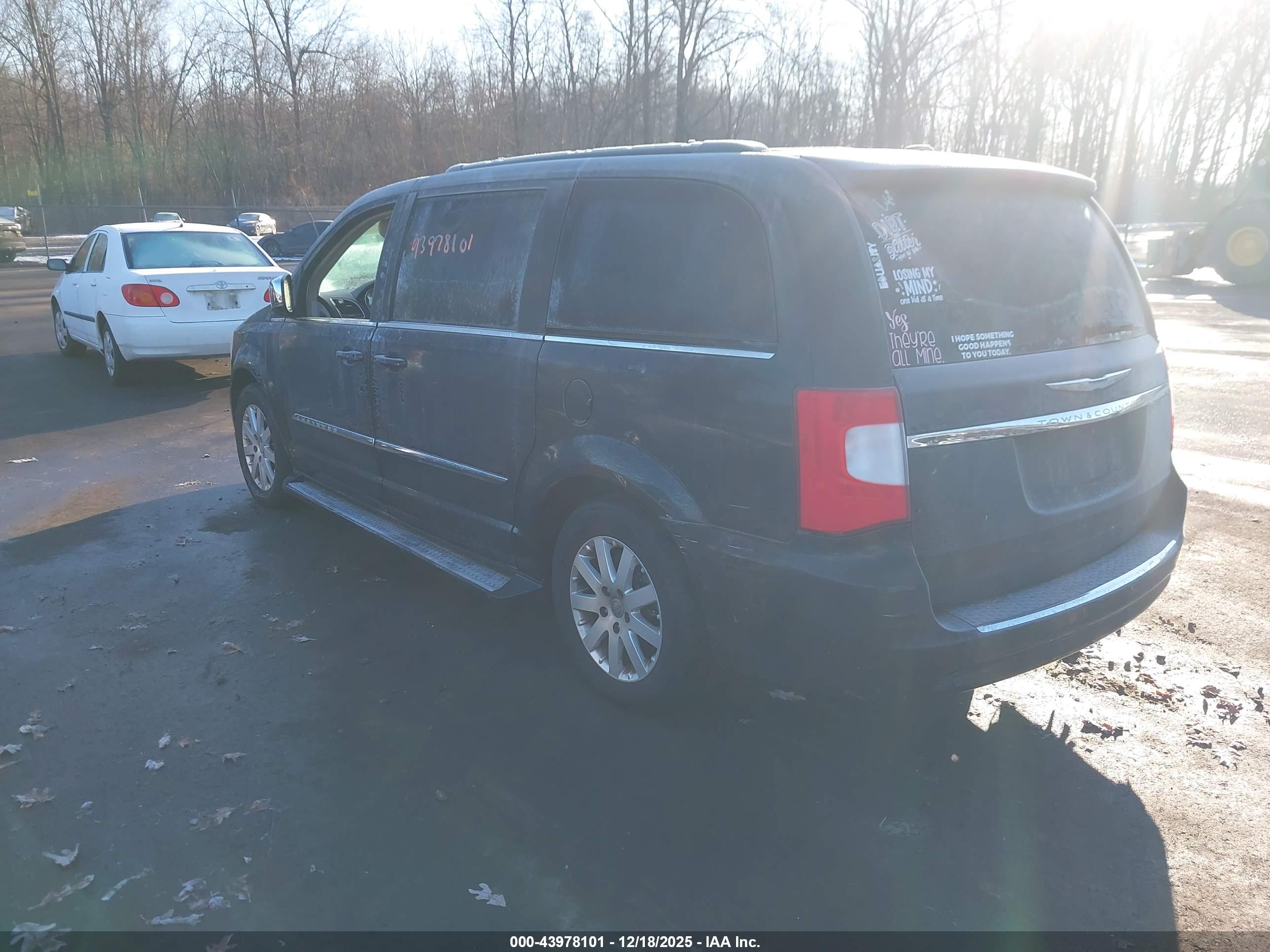 CHRYSLER TOWN image 3