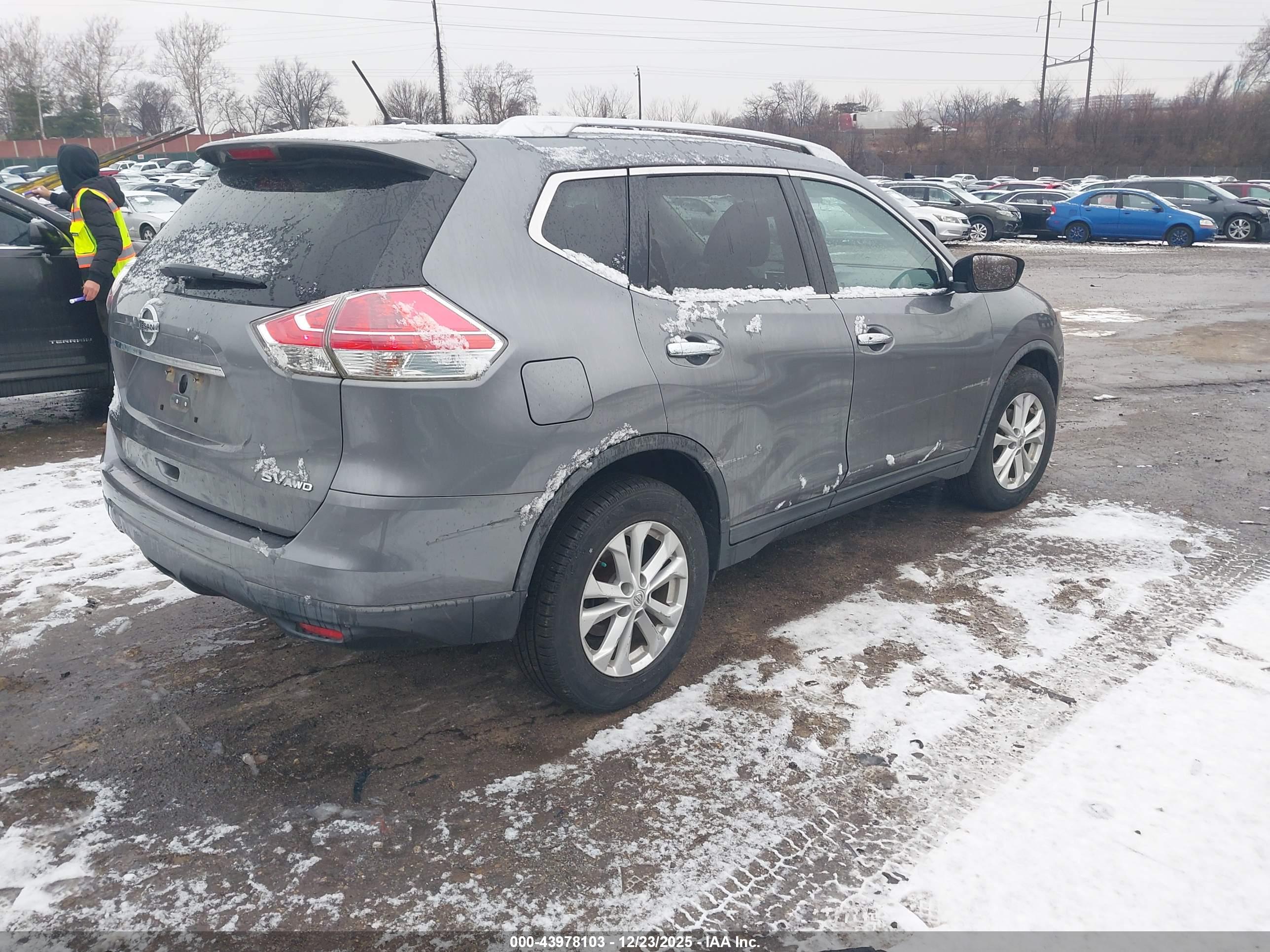 NISSAN ROGUE image 4