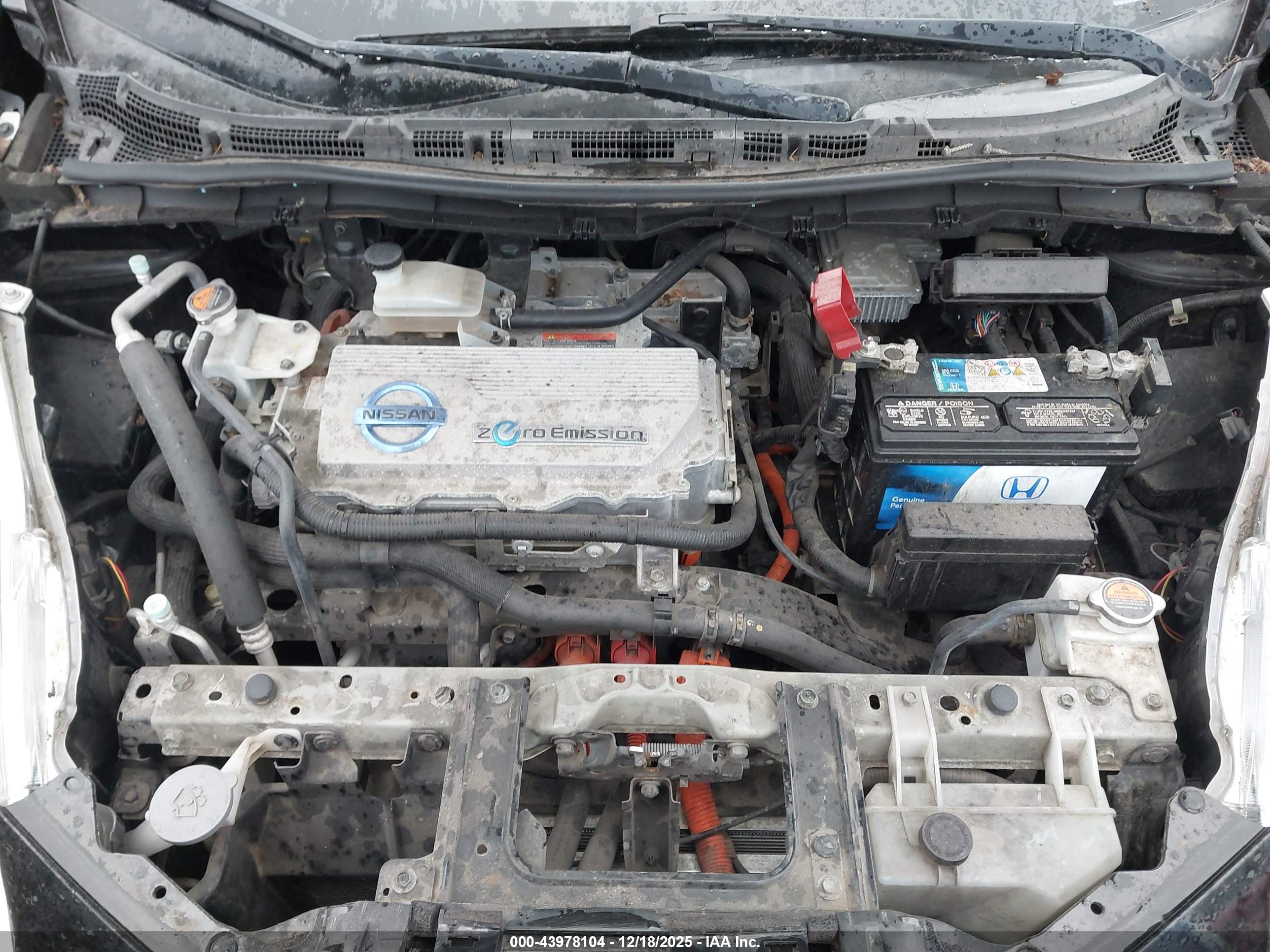 NISSAN LEAF image 10