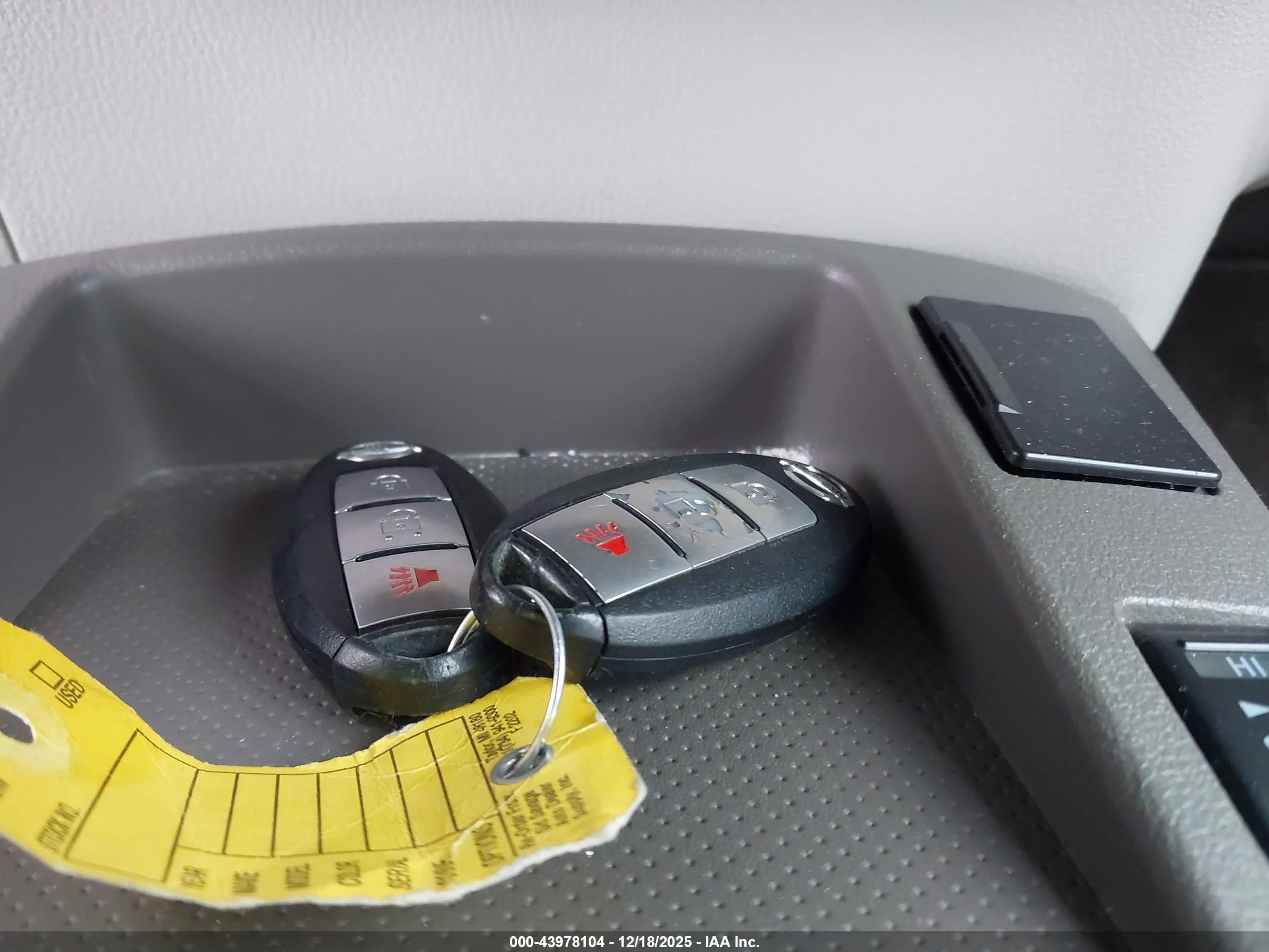 NISSAN LEAF image 11