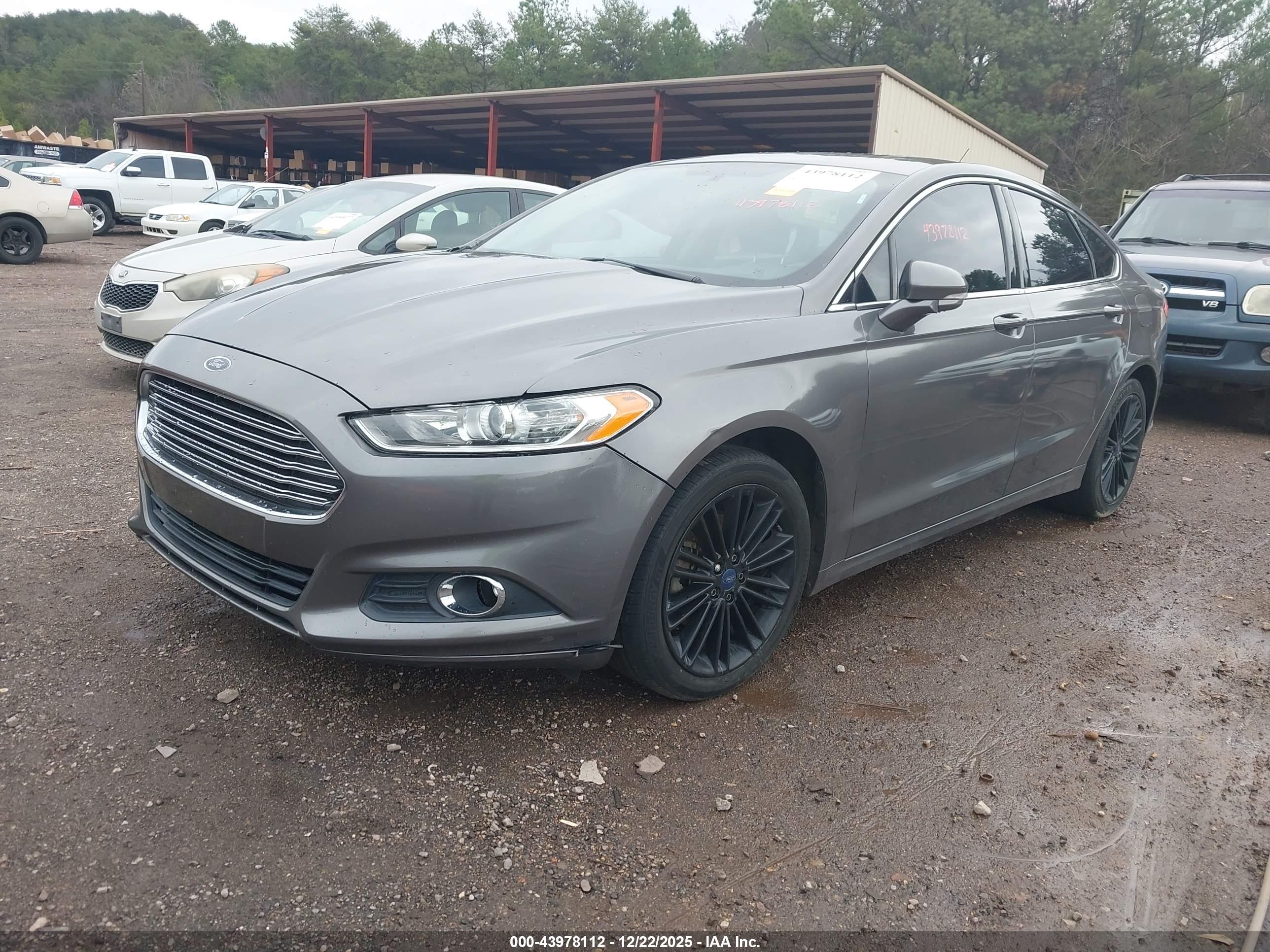FORD FUSION image 2