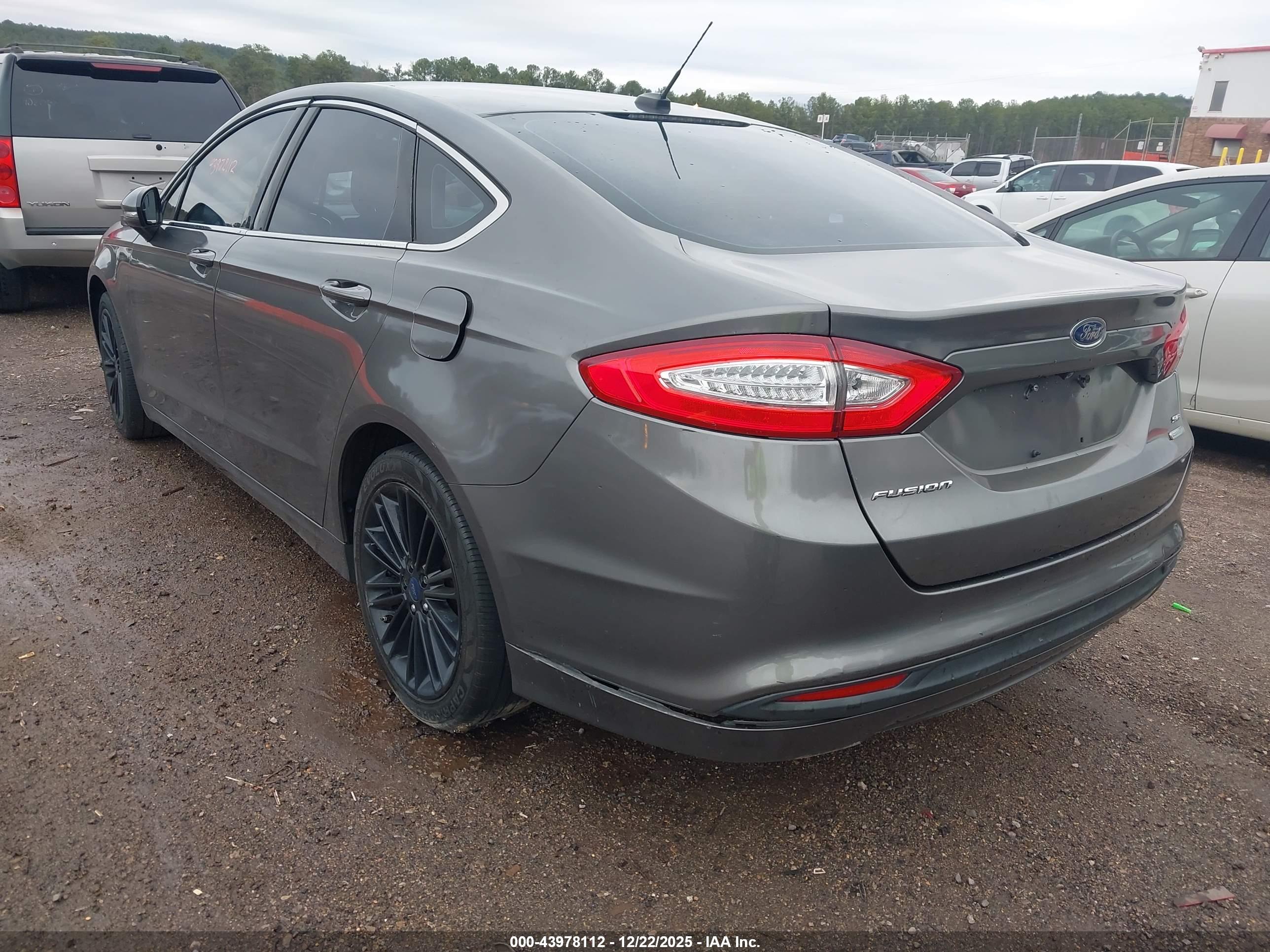 FORD FUSION image 3
