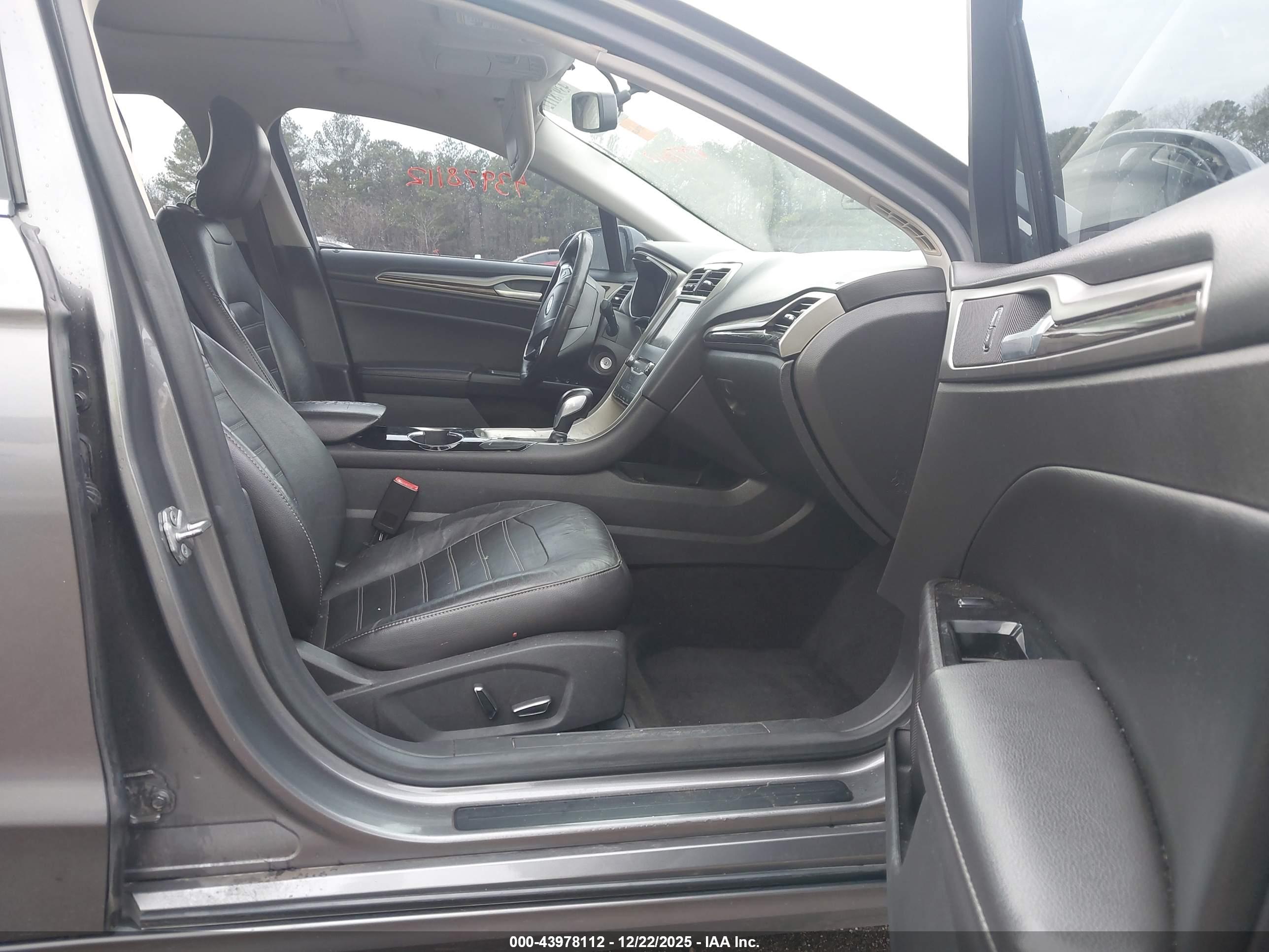 FORD FUSION image 5