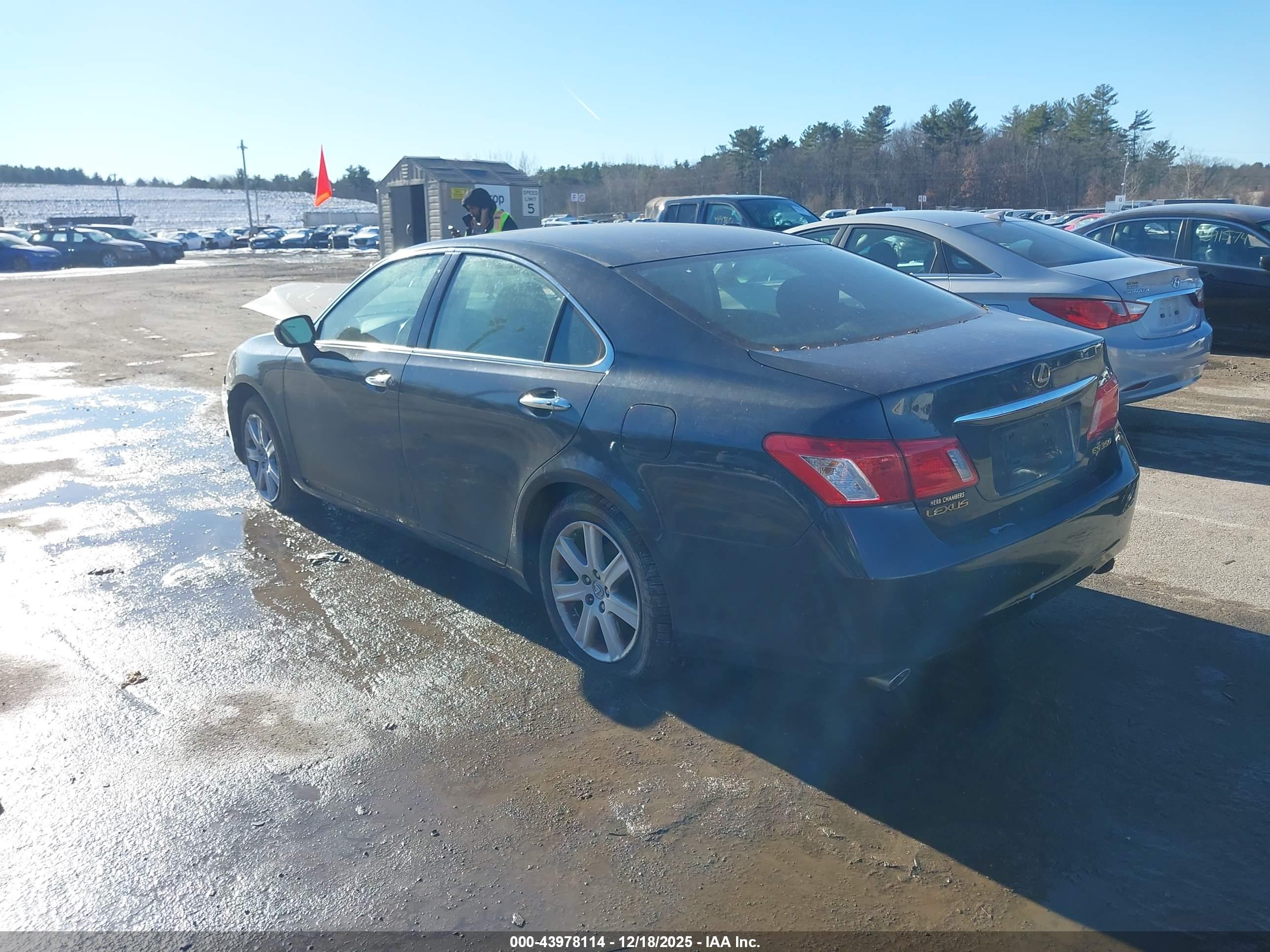 LEXUS ES image 3