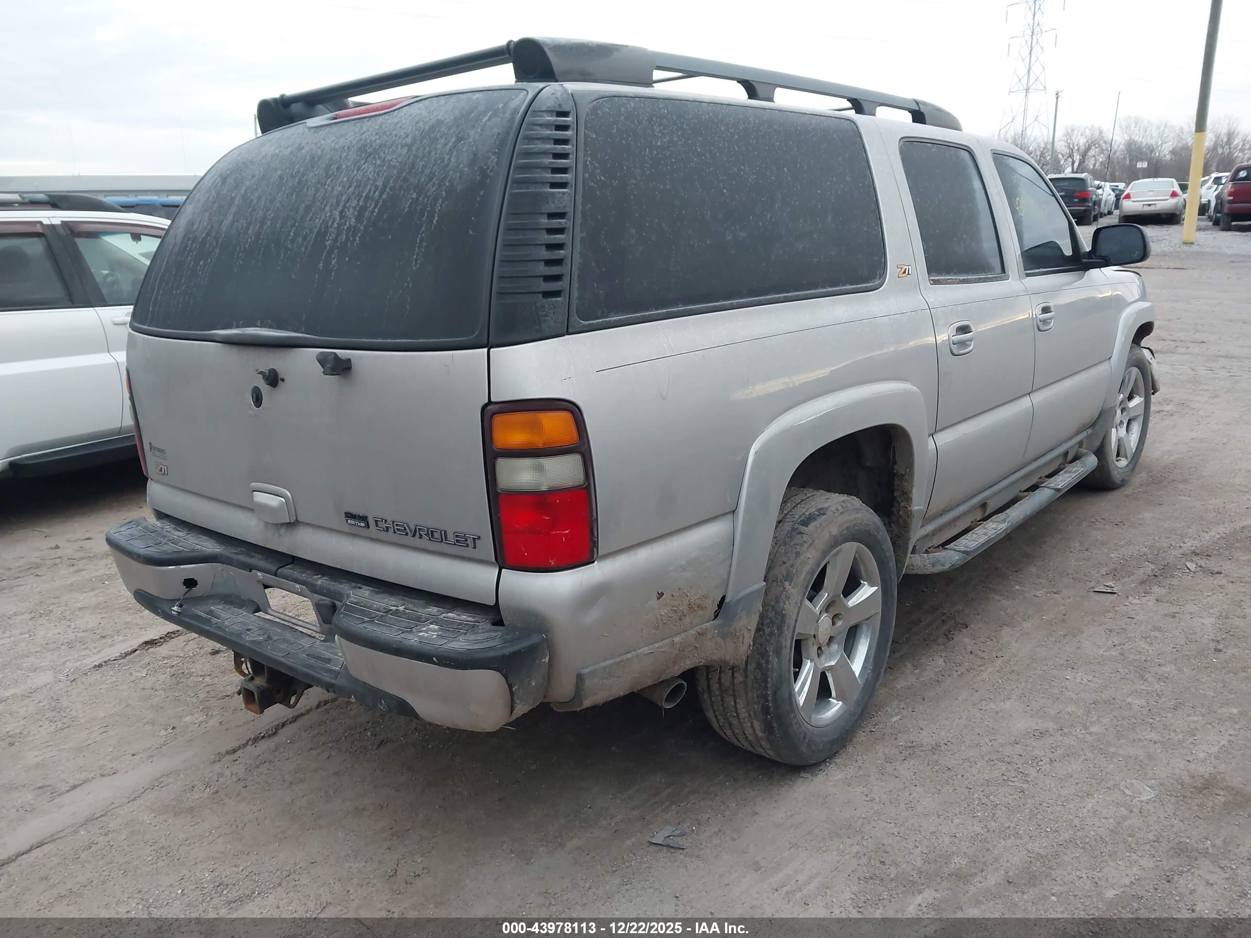 CHEVROLET SUBURBAN image 4