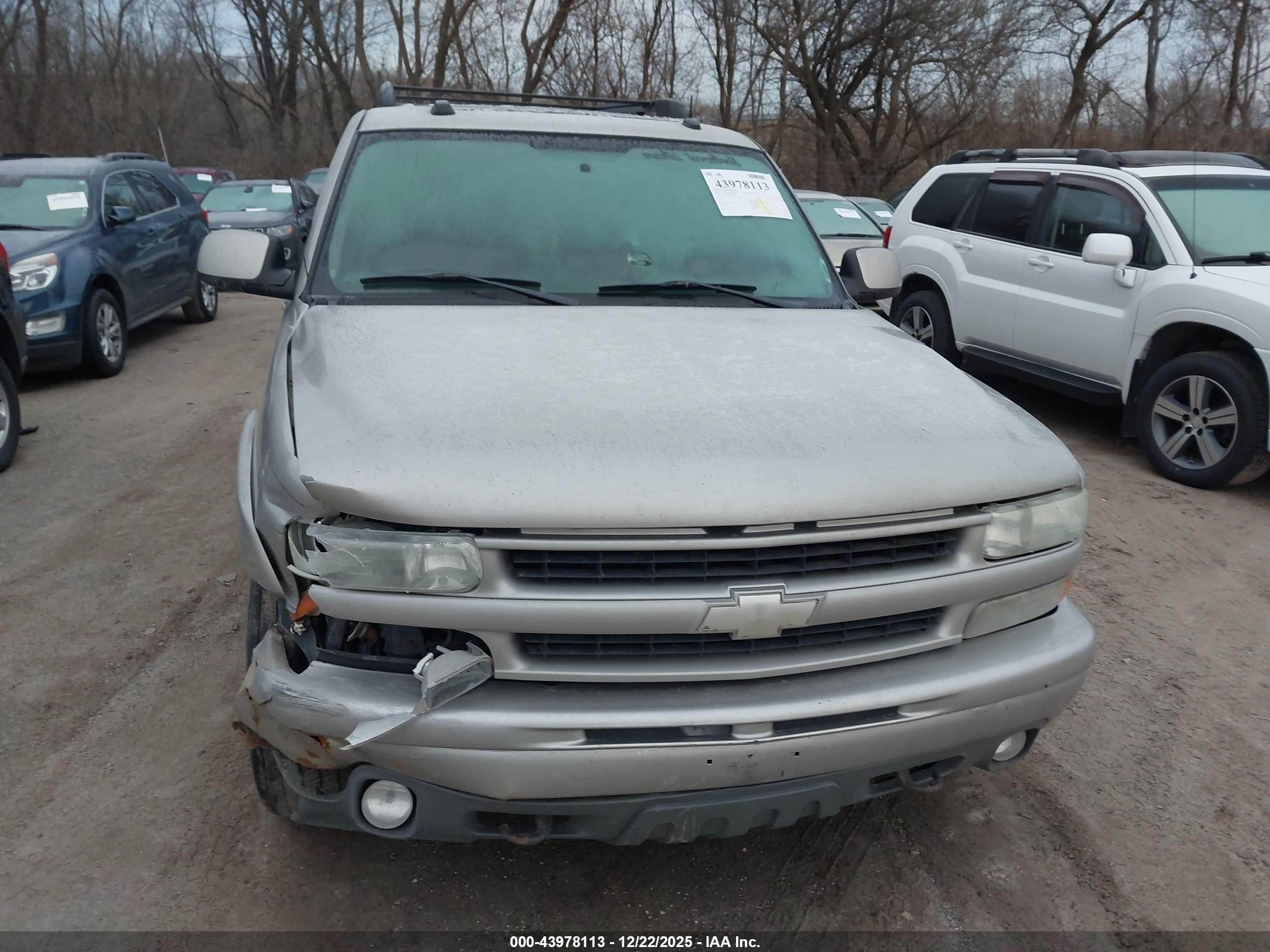 CHEVROLET SUBURBAN image 6