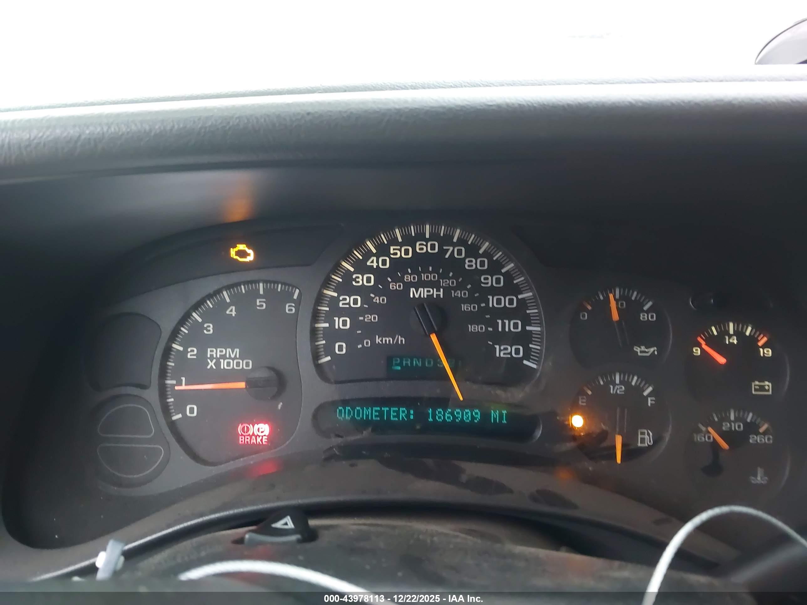 CHEVROLET SUBURBAN image 7