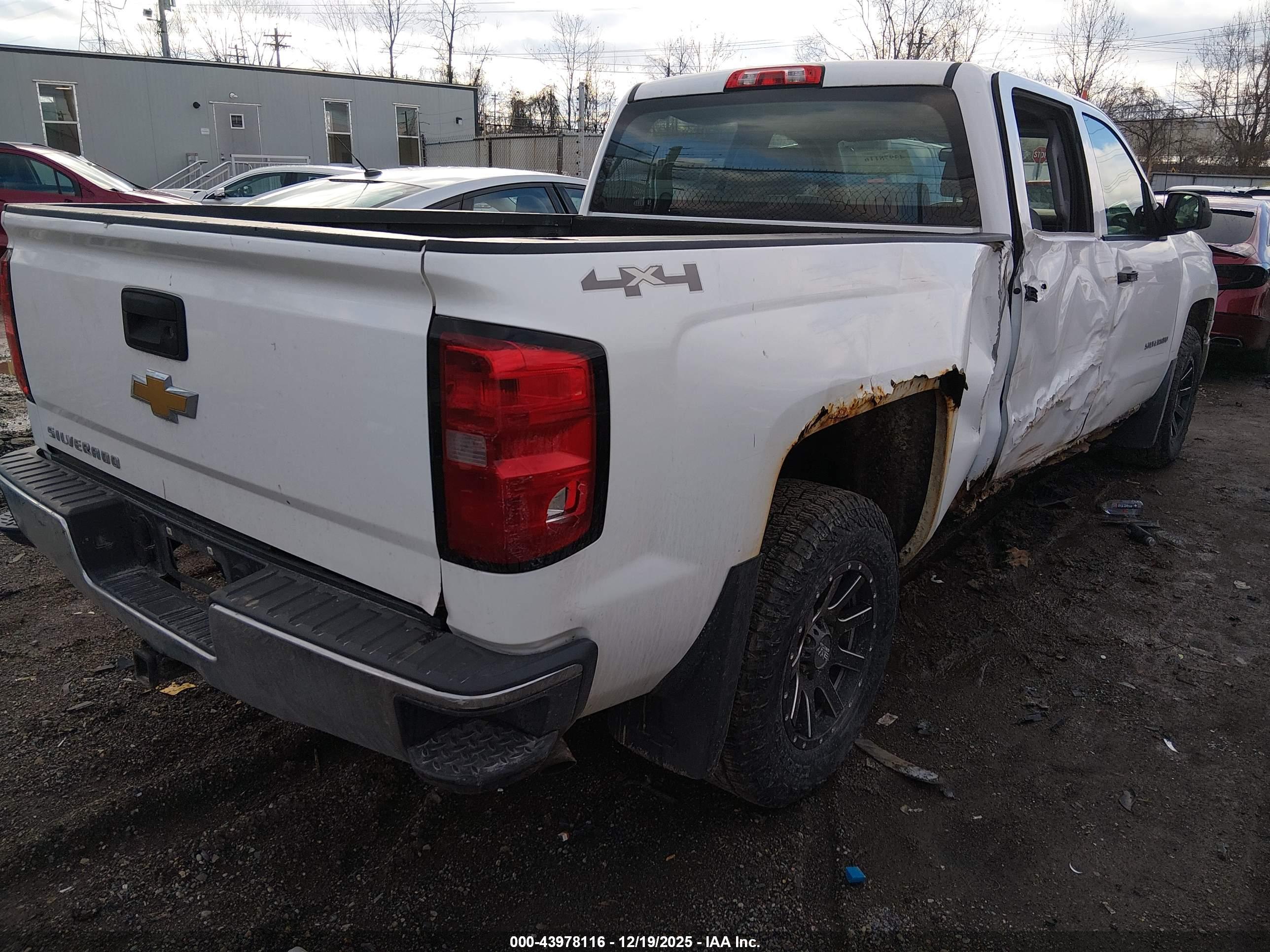 CHEVROLET SILVERADO image 4