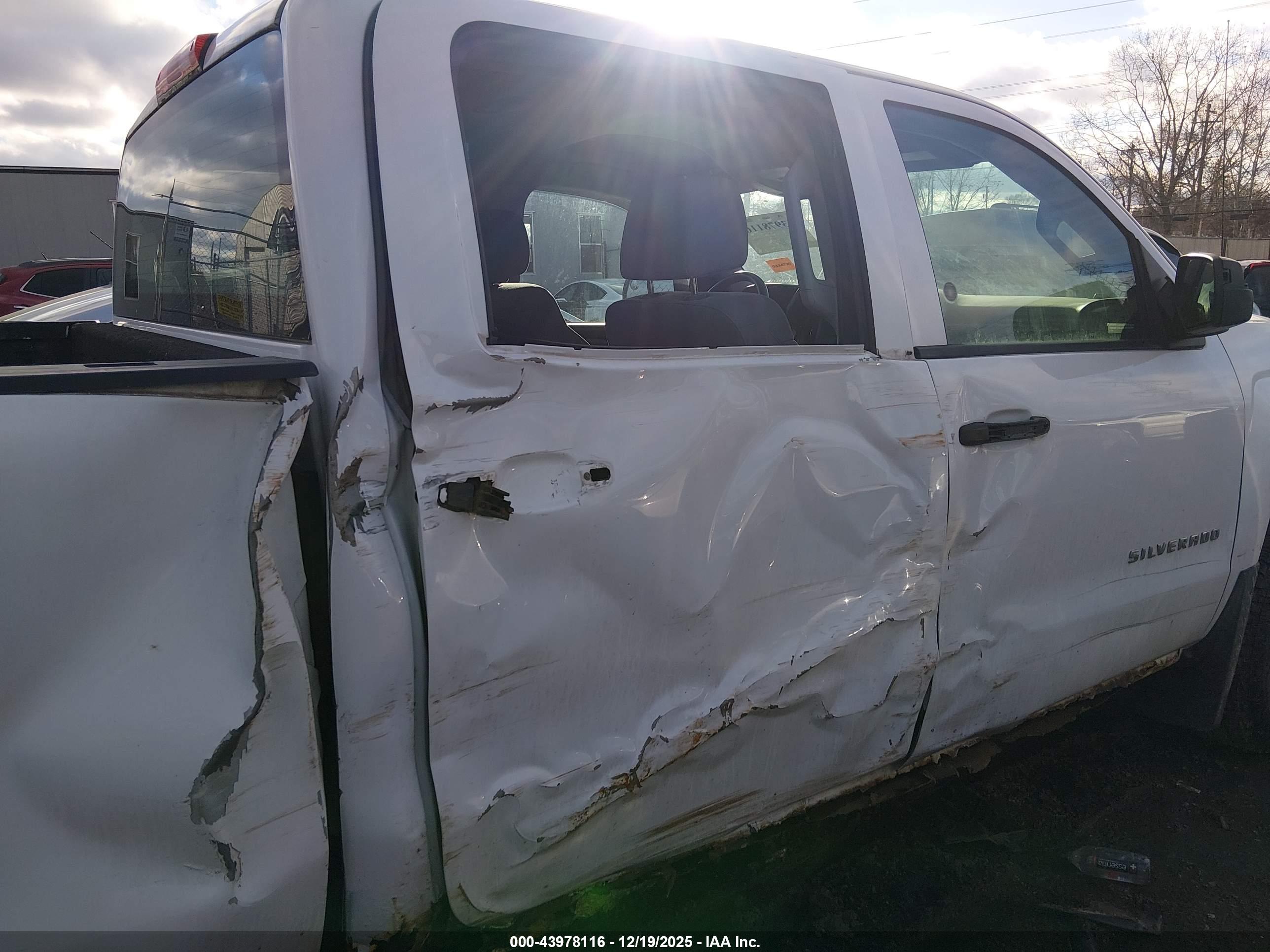 CHEVROLET SILVERADO image 6