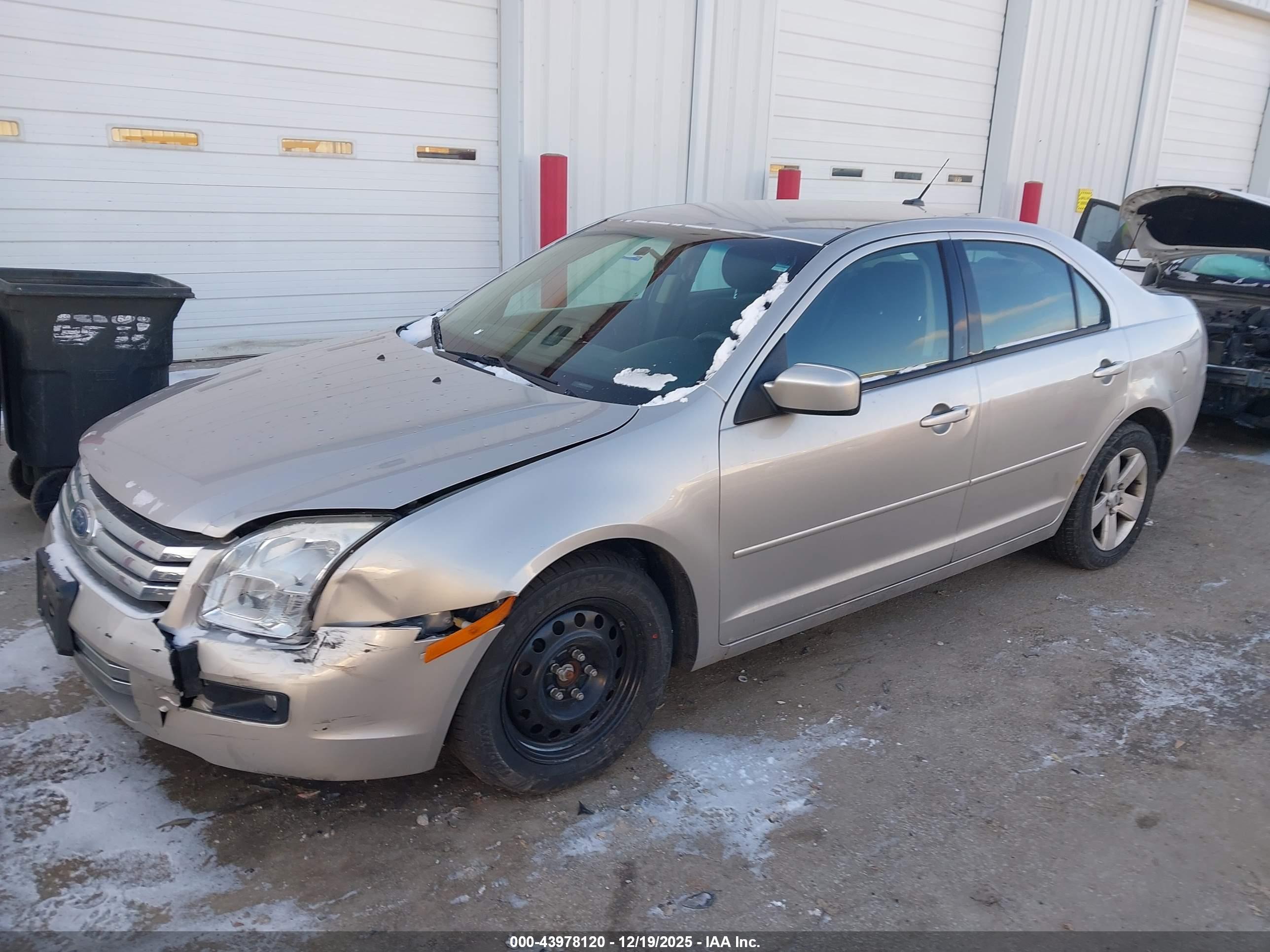 FORD FUSION image 2