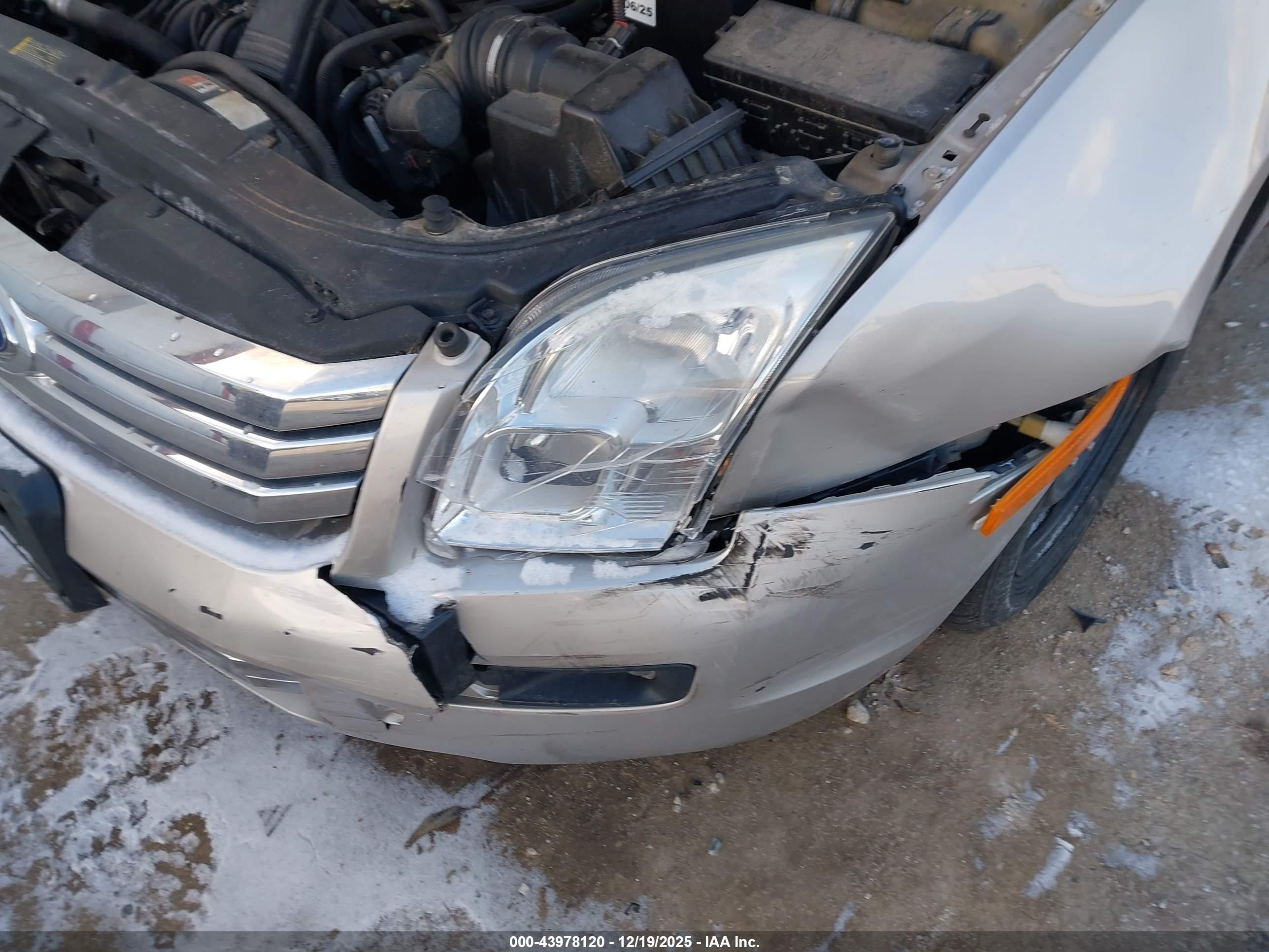 FORD FUSION image 6