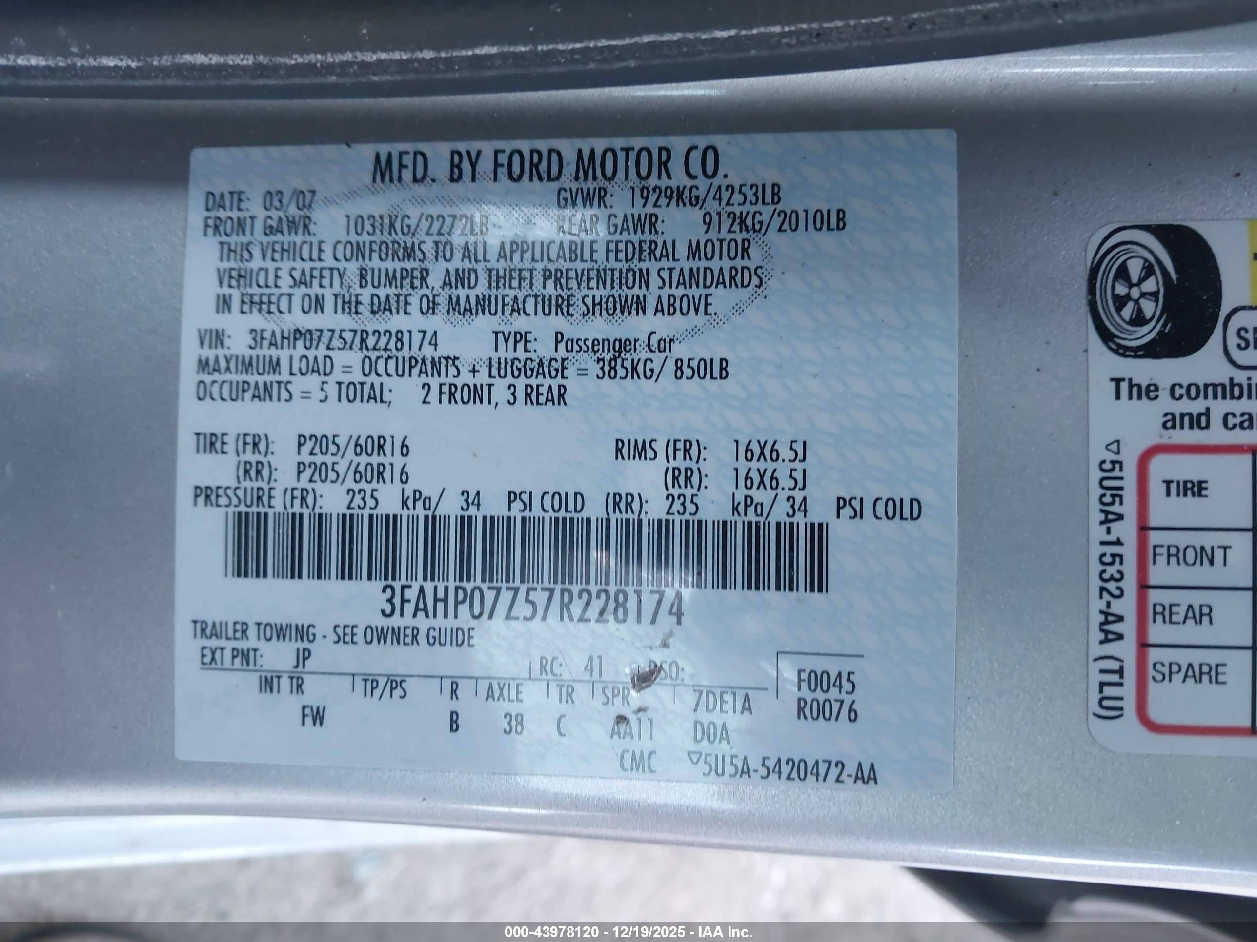 FORD FUSION image 9