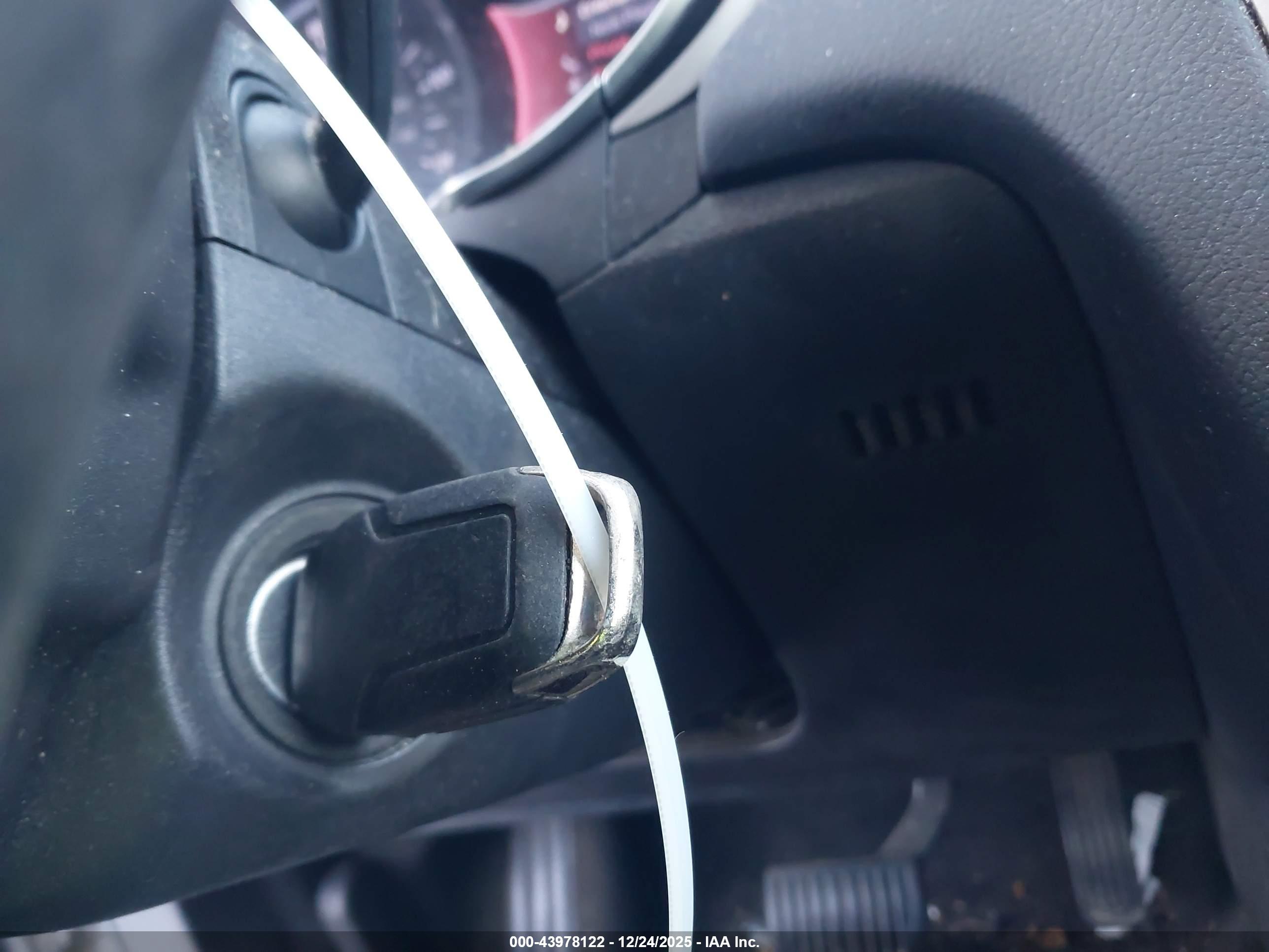 FORD FUSION image 11
